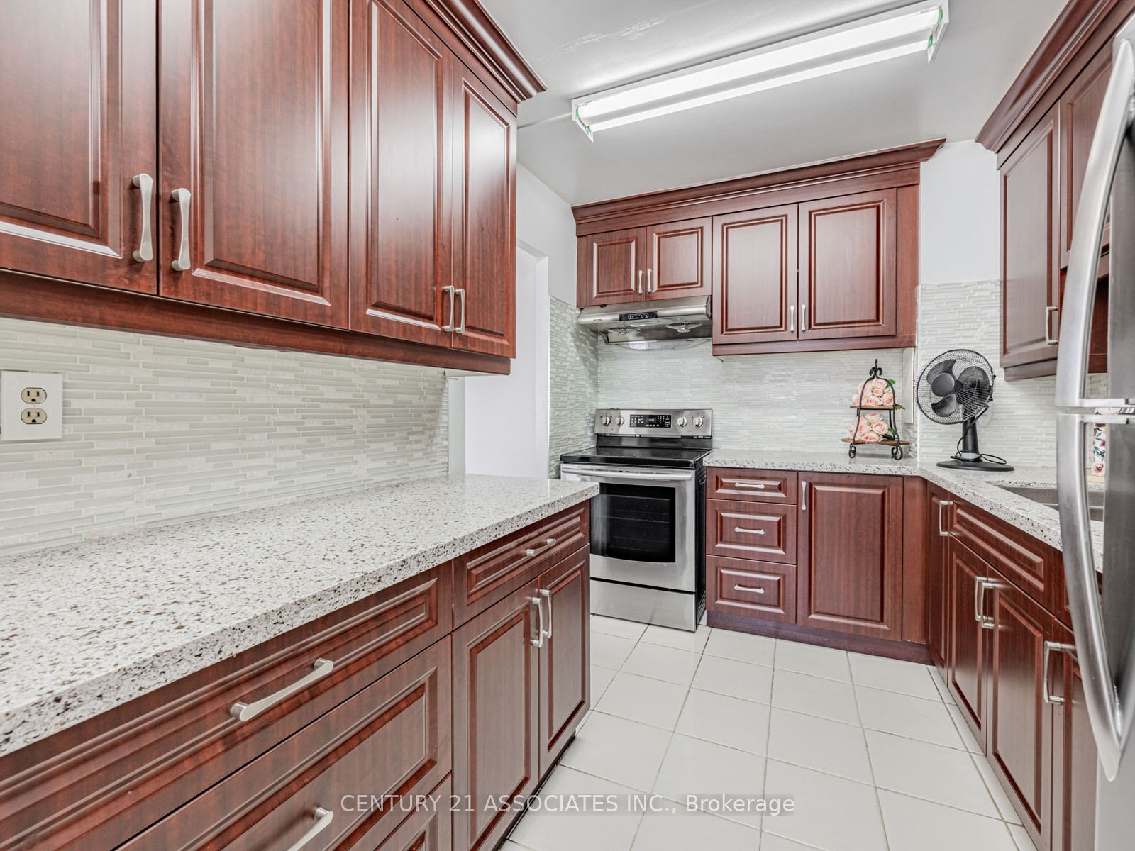 100 Leeward Glenway 402 Property Photo 5