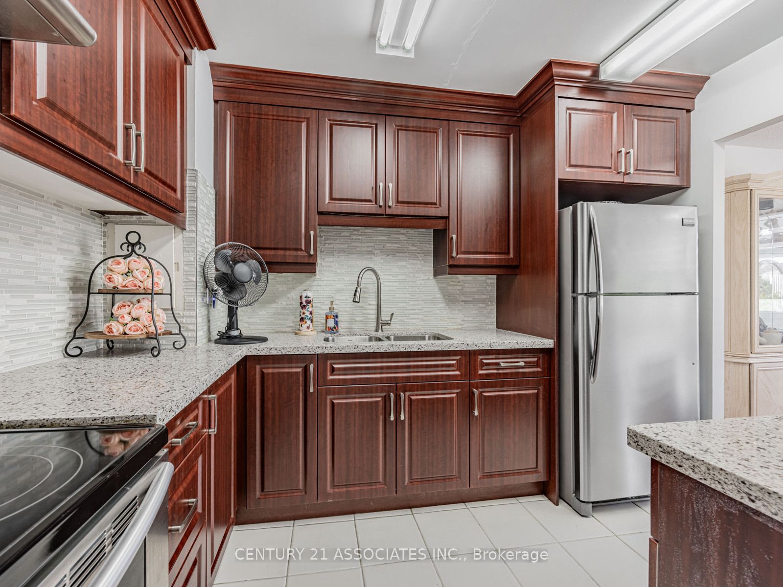 100 Leeward Glenway 402 Property Photo 8
