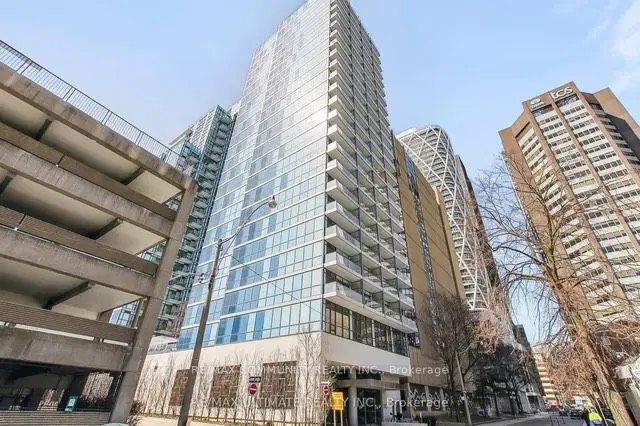 210 Simcoe Street 1610 Property Photo 1