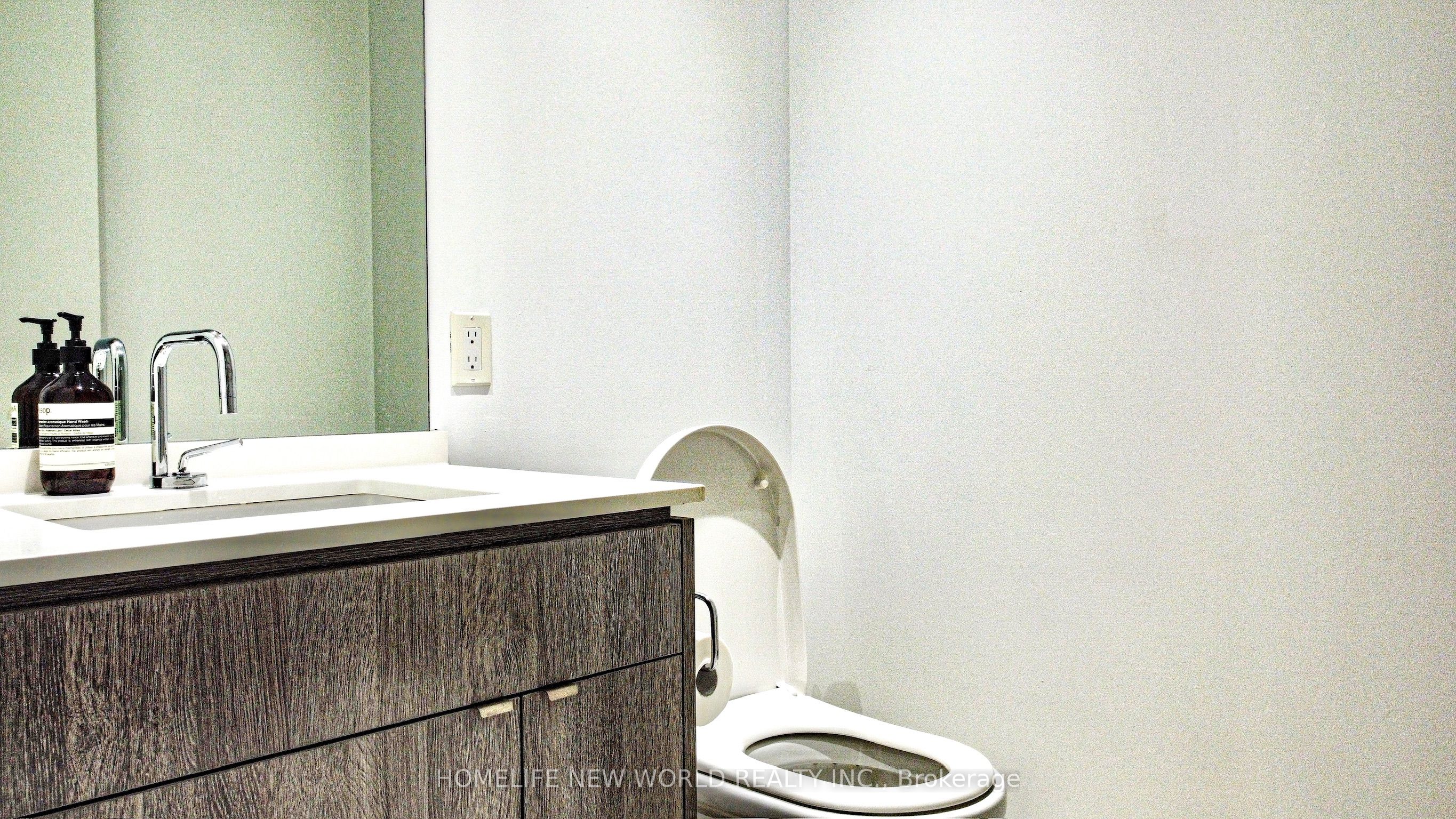 #1502 - 60 Colborne Street Property Photo 18