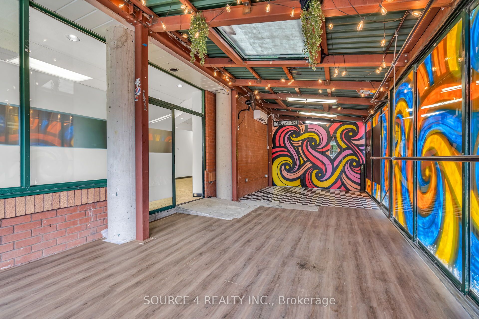 1080 St. Clair Avenue W Property Photo 21