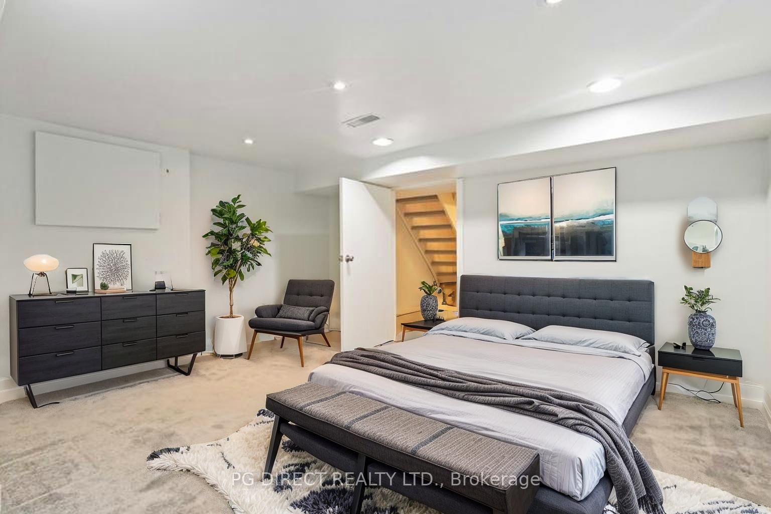 9 Trefann Street Property Photo 11