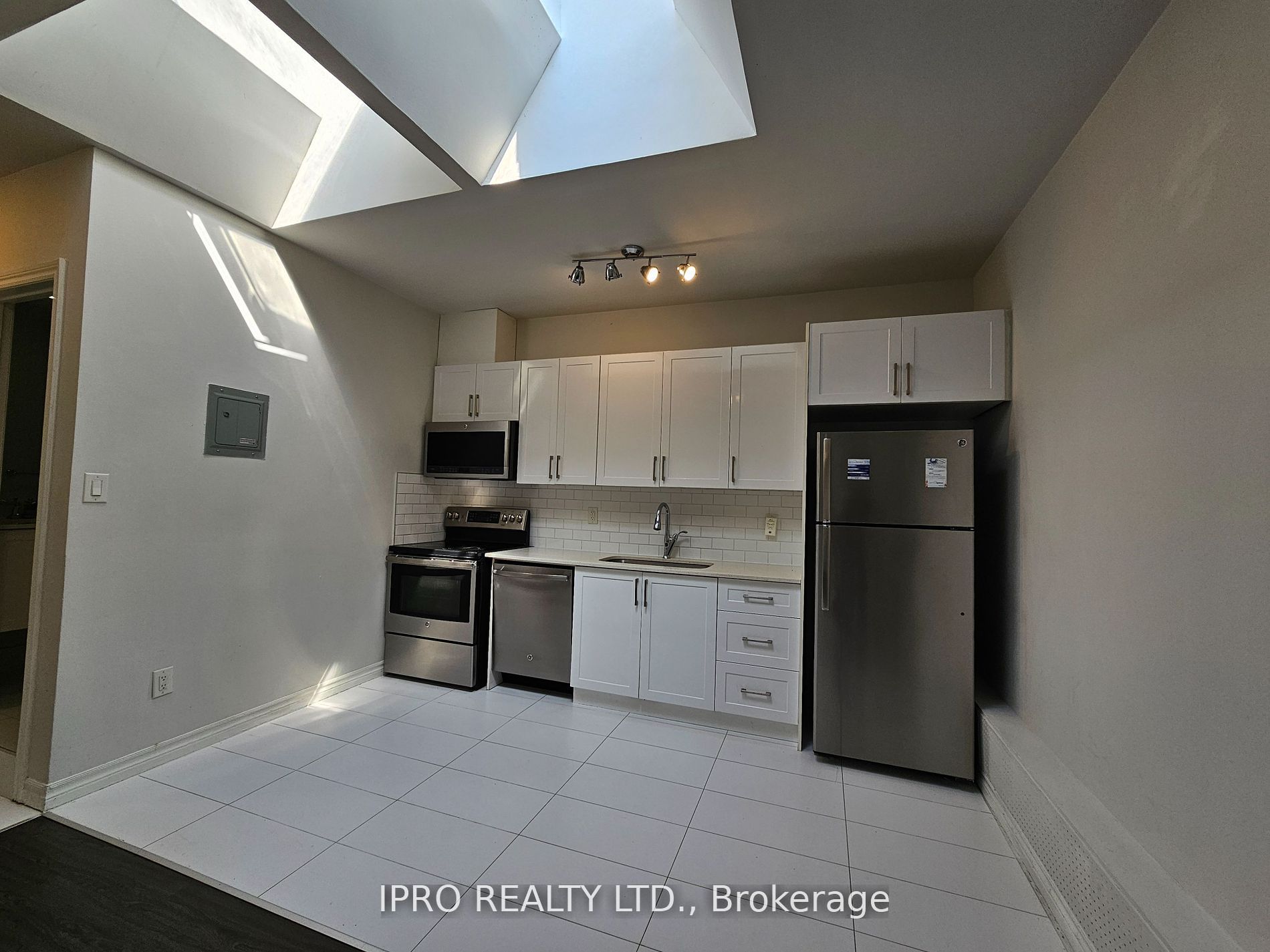 #303 - 1807 Eglinton Avenue Property Photo 2
