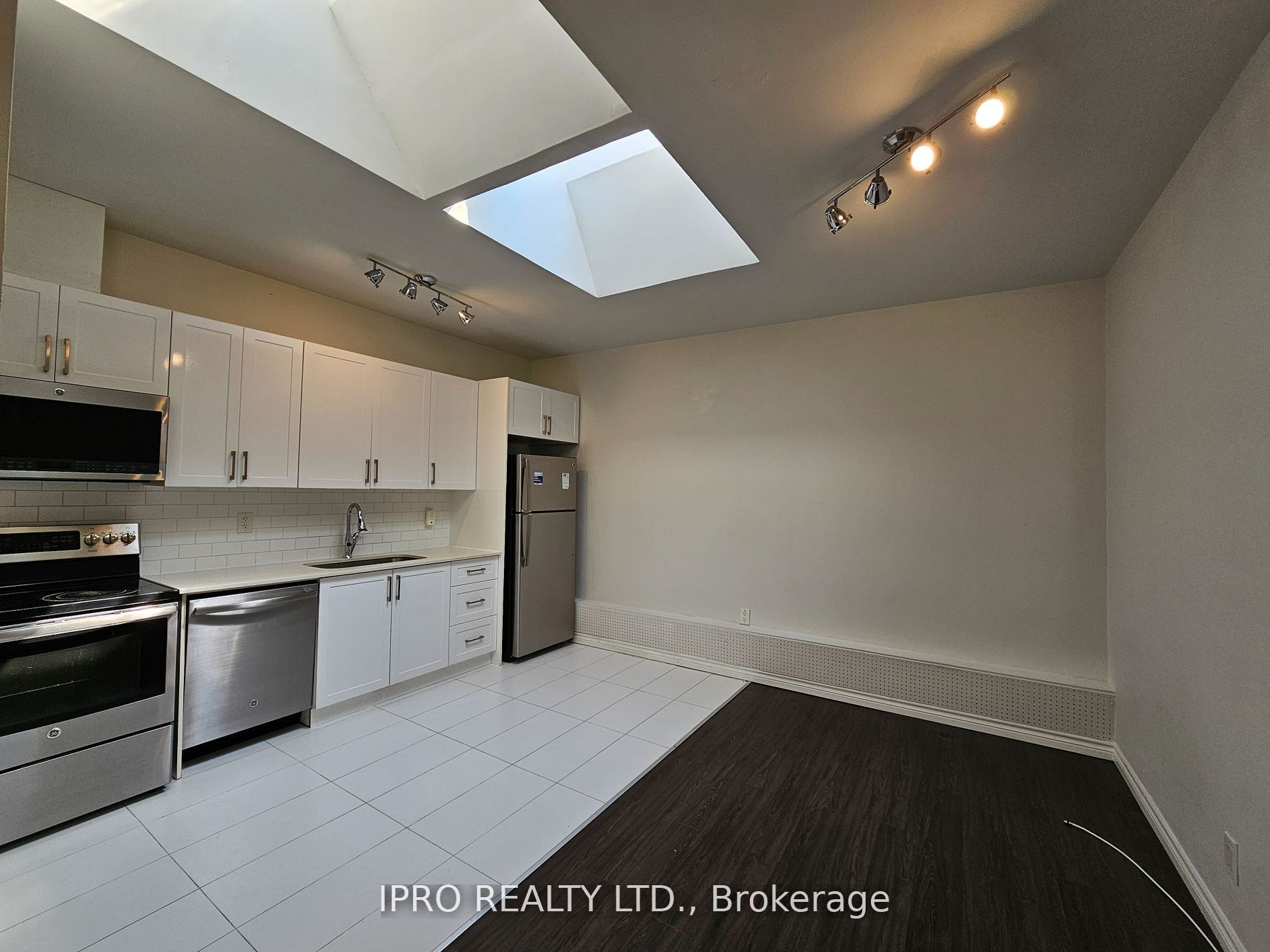 #303 - 1807 Eglinton Avenue Property Photo 7