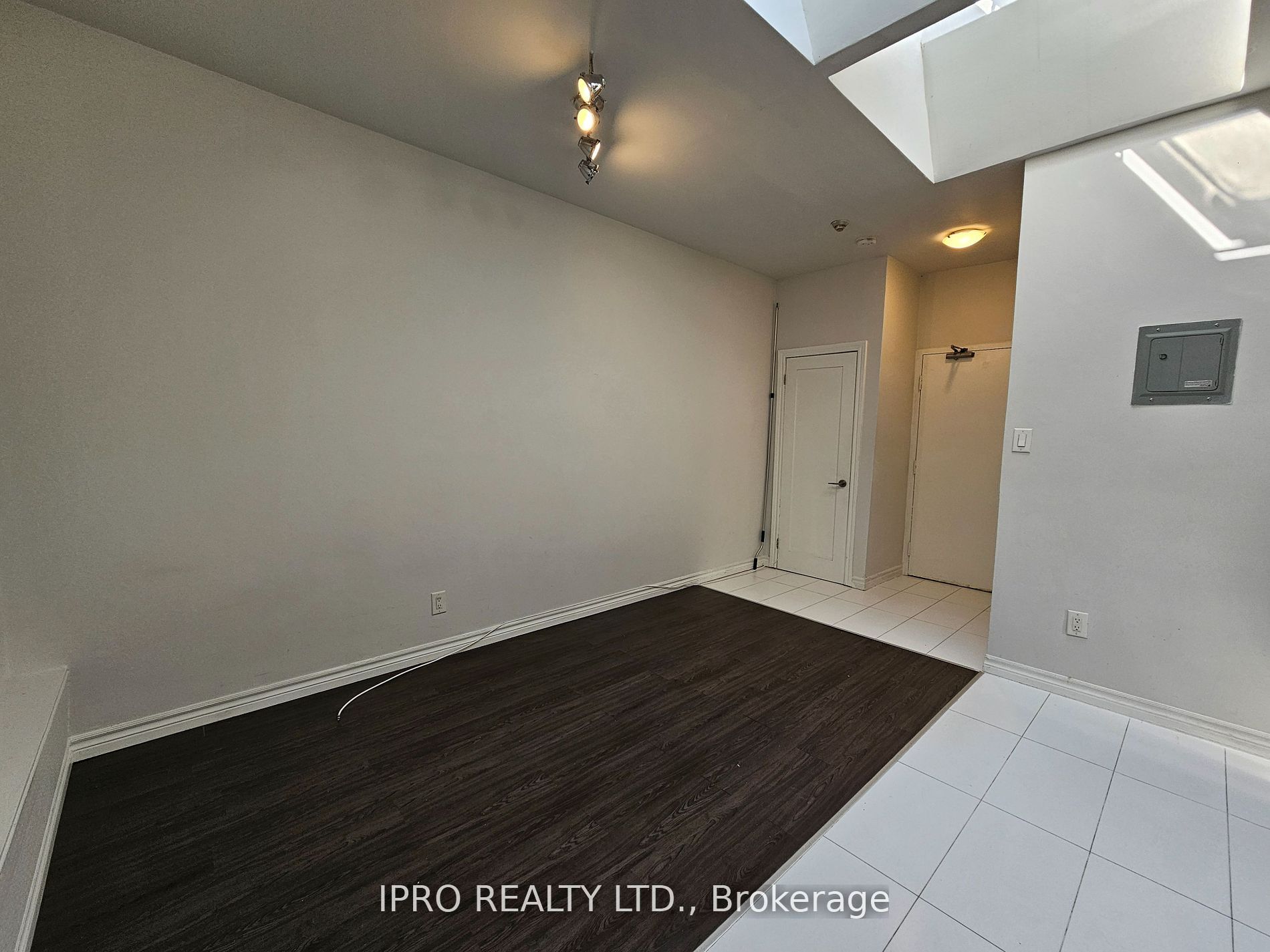 #303 - 1807 Eglinton Avenue Property Photo 8