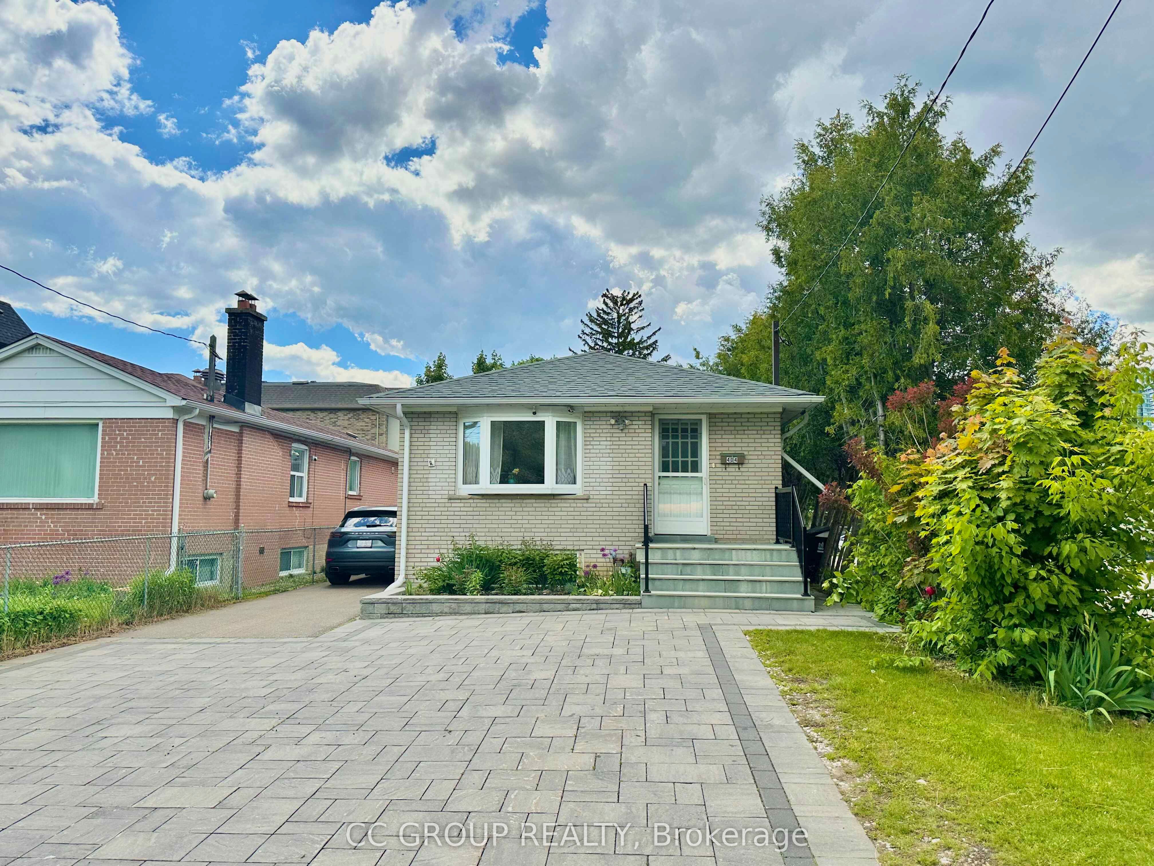 404 Willowdale Avenue Property Photo 1