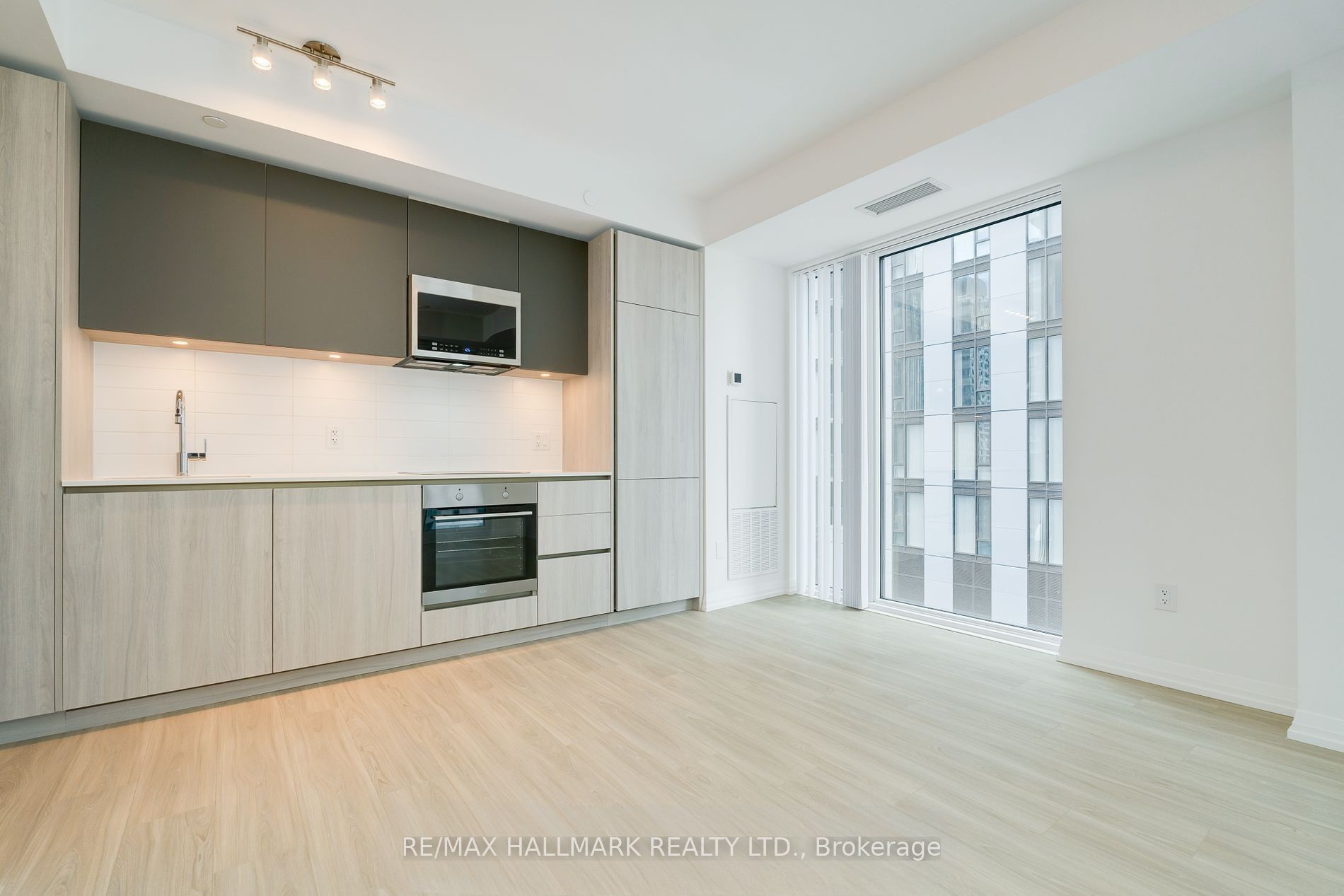 8 Widmer Street 4005 Property Photo 1