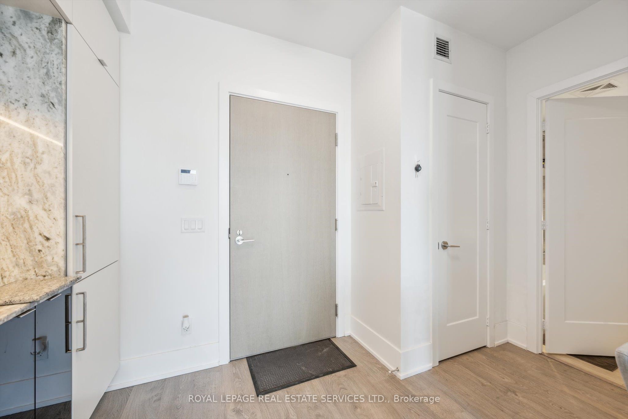 1 Edgewater Drive Gph27 Property Photo 6