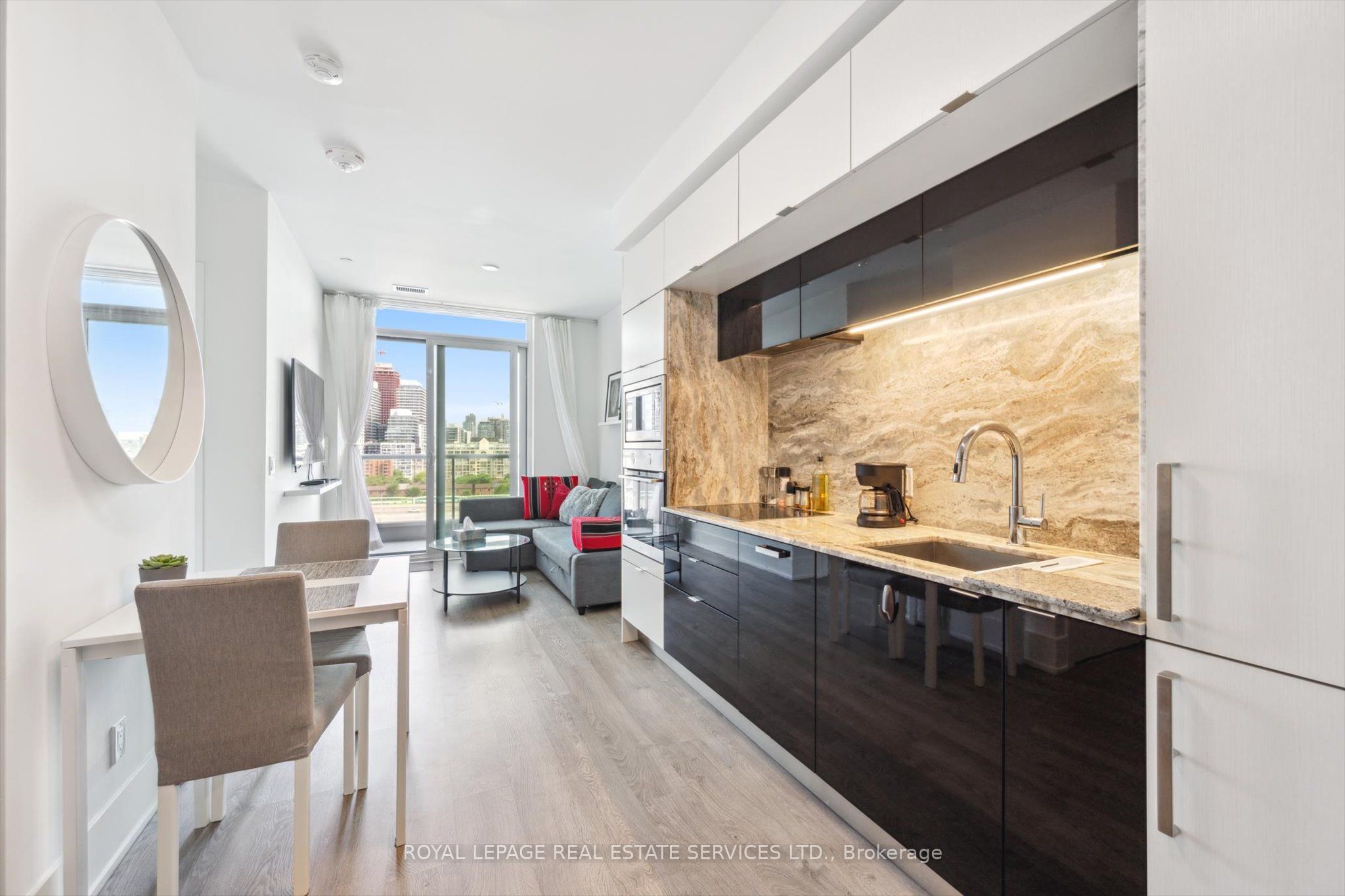 1 Edgewater Drive Gph27 Property Photo 7