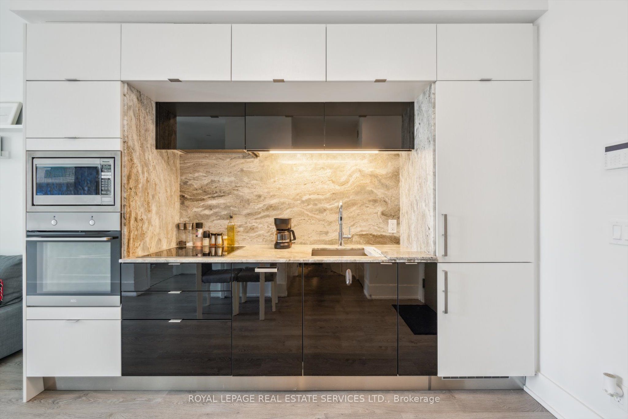 1 Edgewater Drive Gph27 Property Photo 8