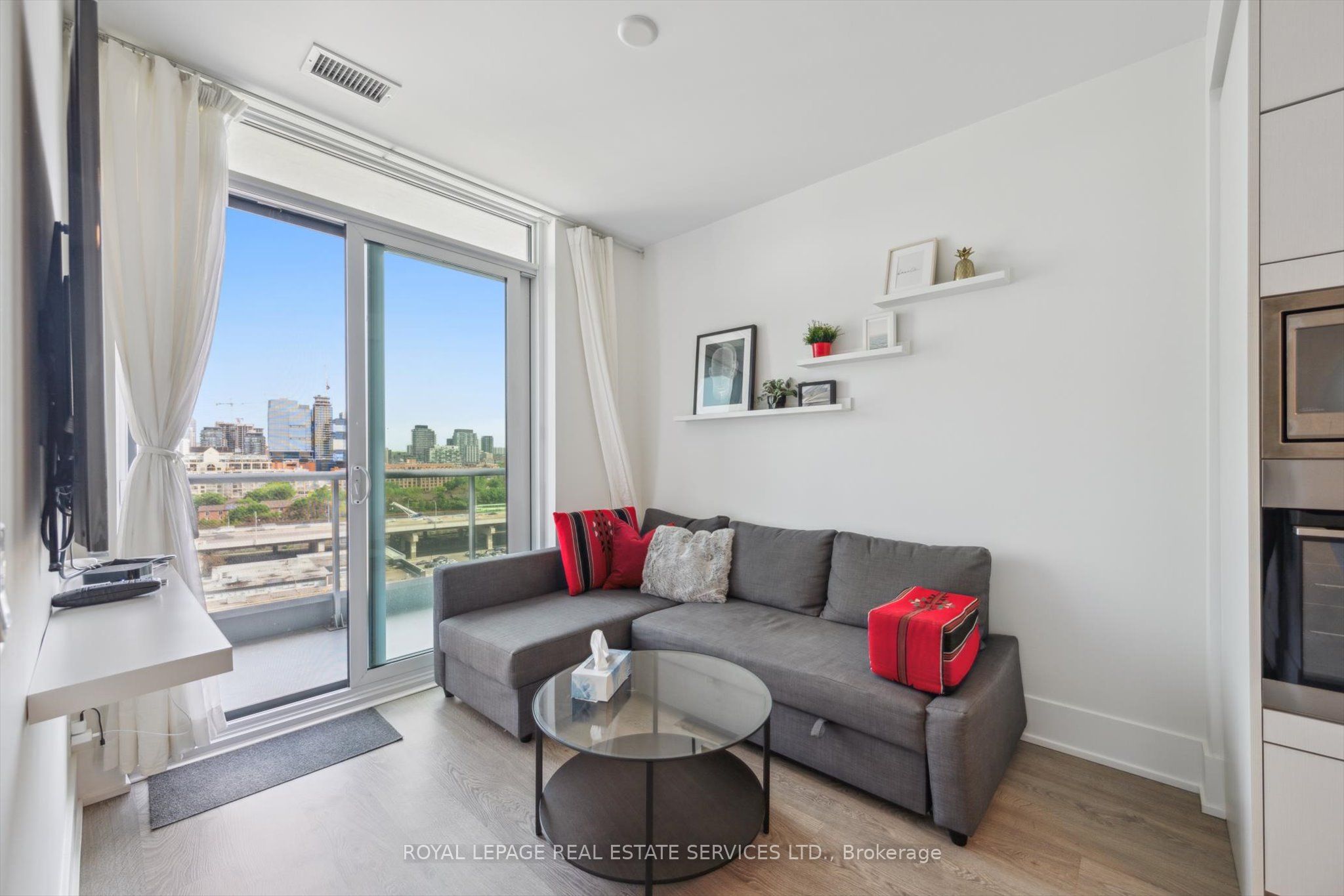 1 Edgewater Drive Gph27 Property Photo 12