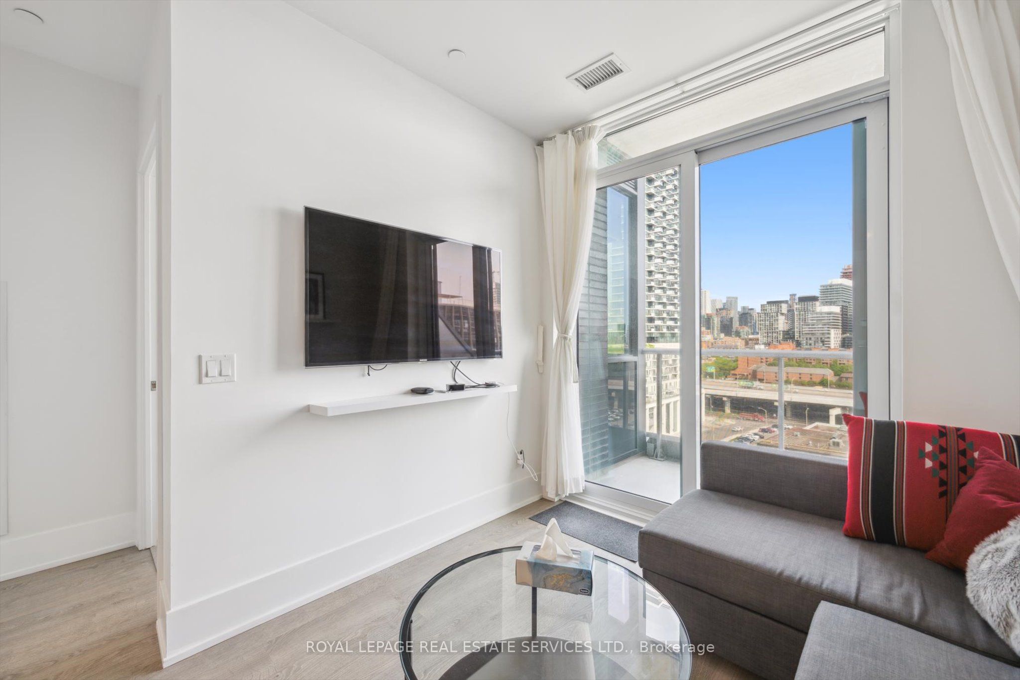 1 Edgewater Drive Gph27 Property Photo 14