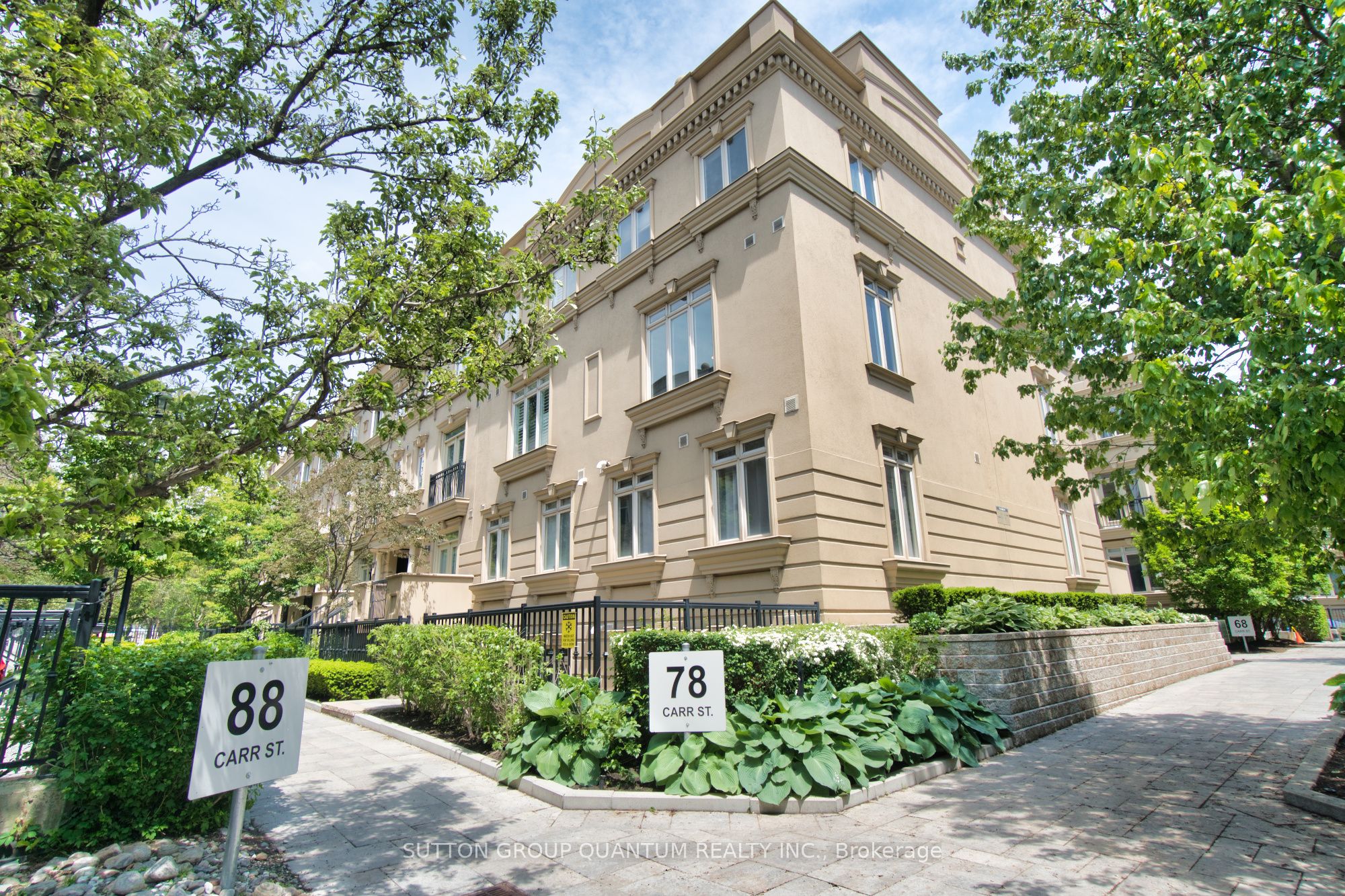 78 CARR Street TH 21 Property Photo 1