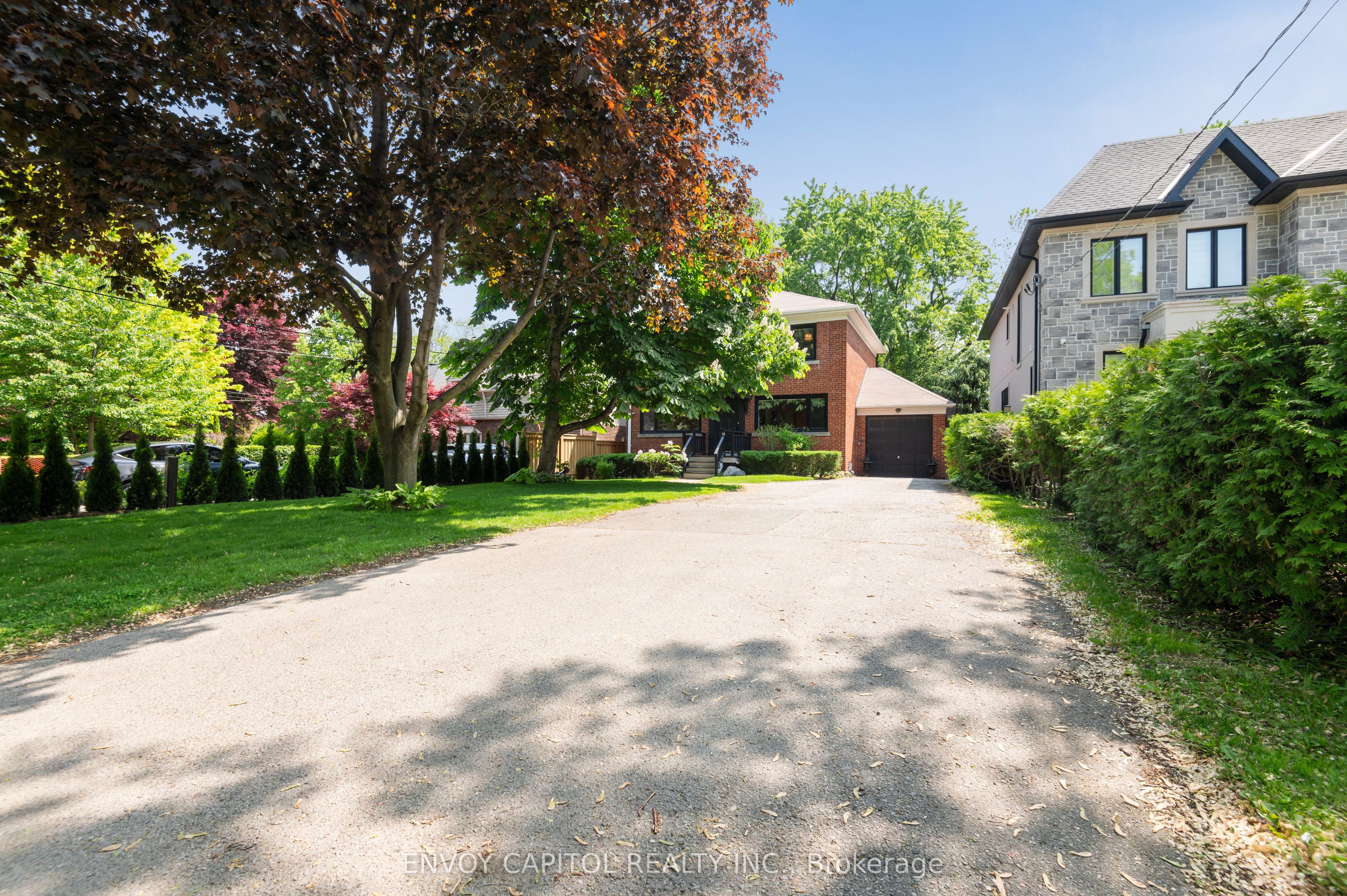 271 Yonge Boulevard Property Photo 1