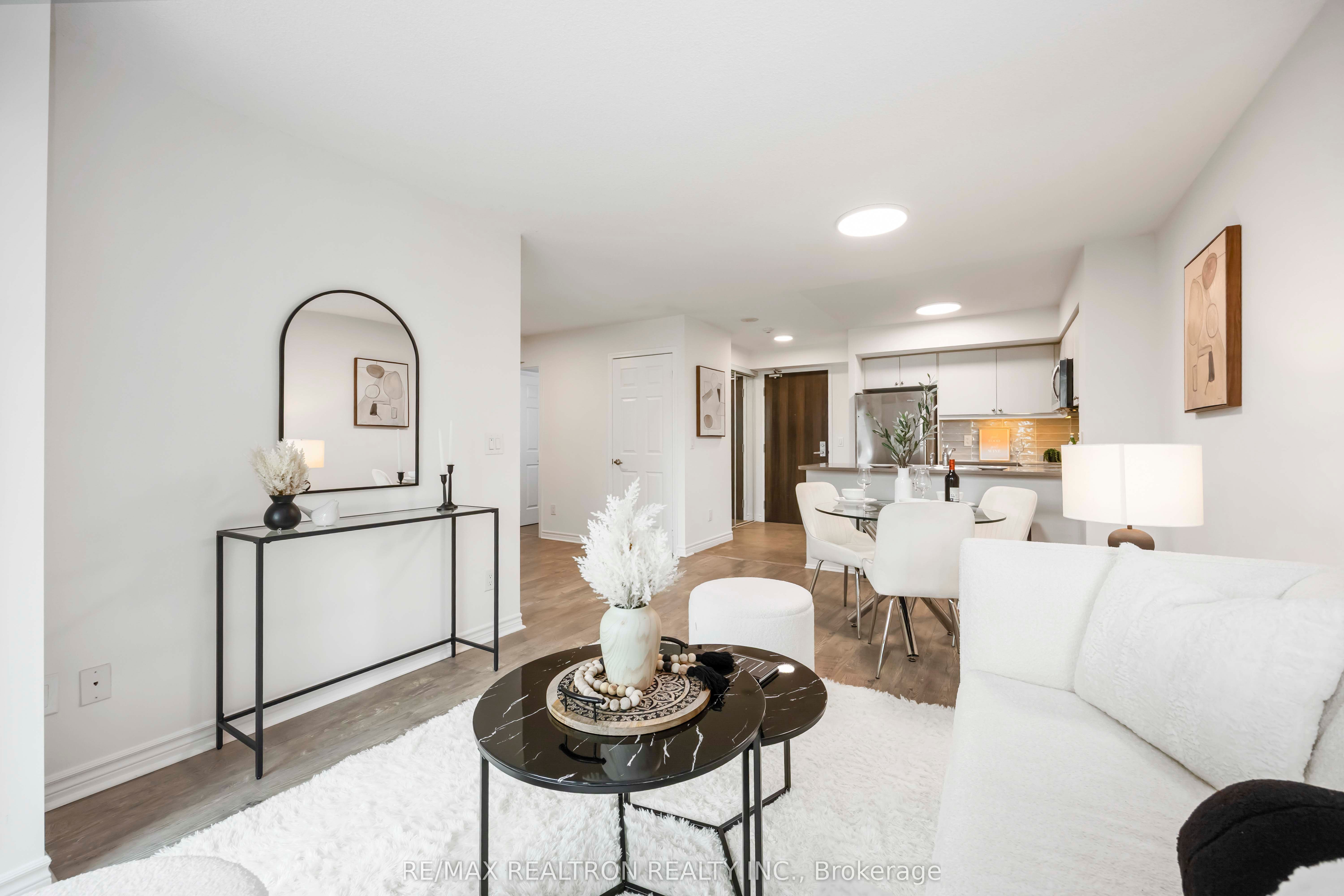 #525 - 25 Lower Simcoe Street Property Photo 1
