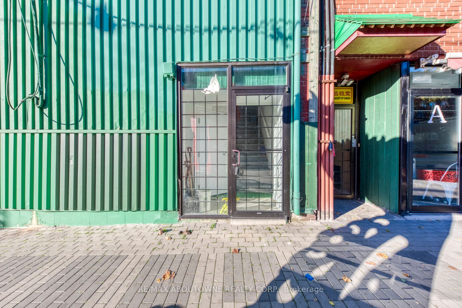 454 Dundas Street W 2-3 Fl Property Photo 4
