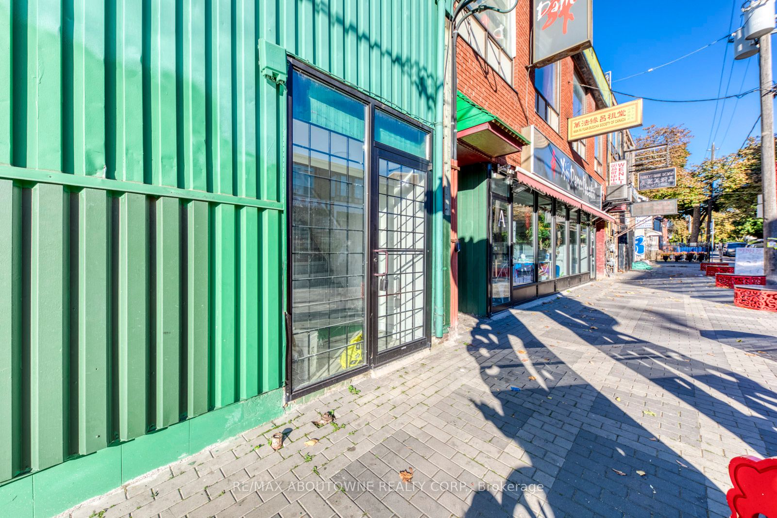 454 Dundas Street W 2-3 Fl Property Photo 5