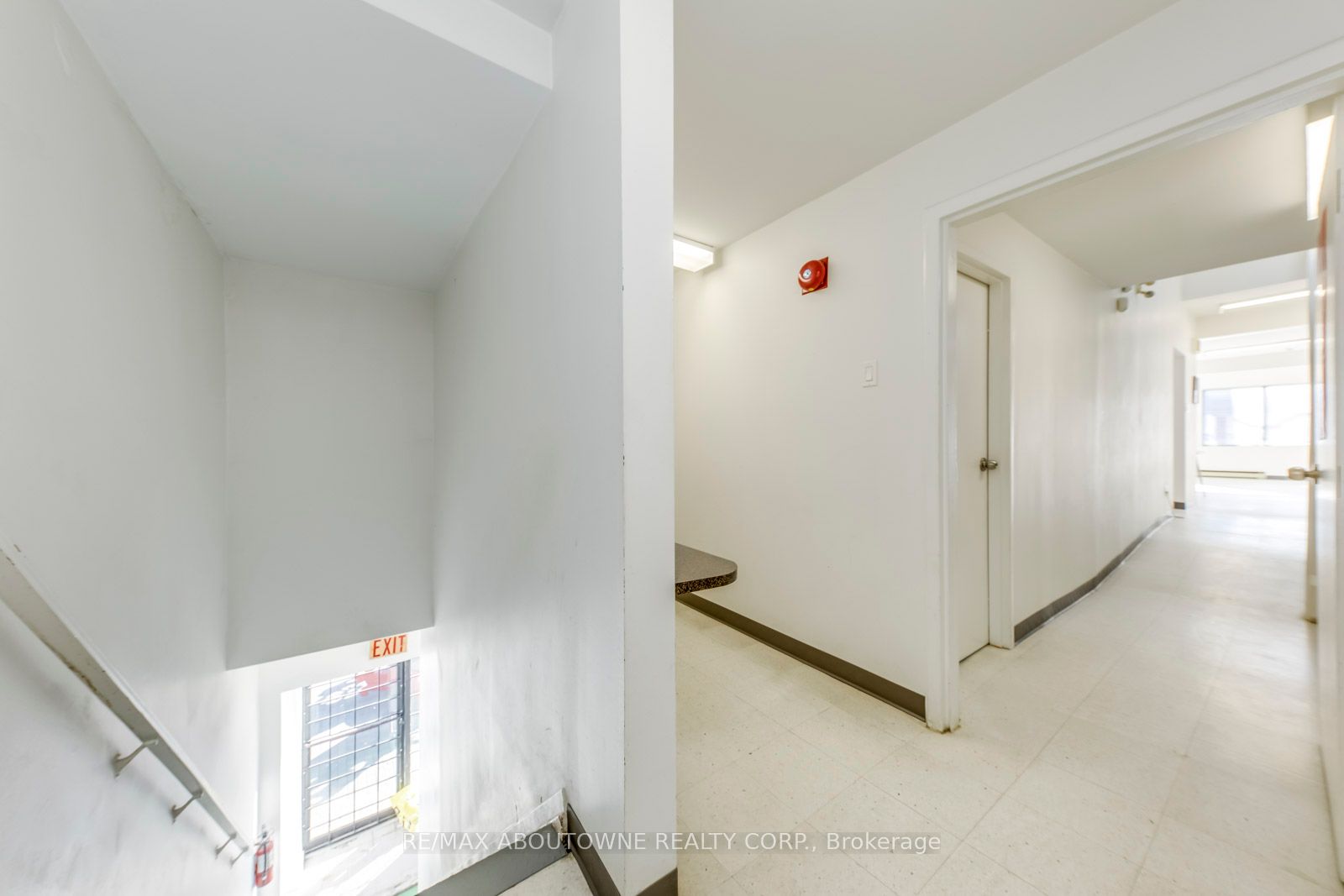 454 Dundas Street W 2-3 Fl Property Photo 7