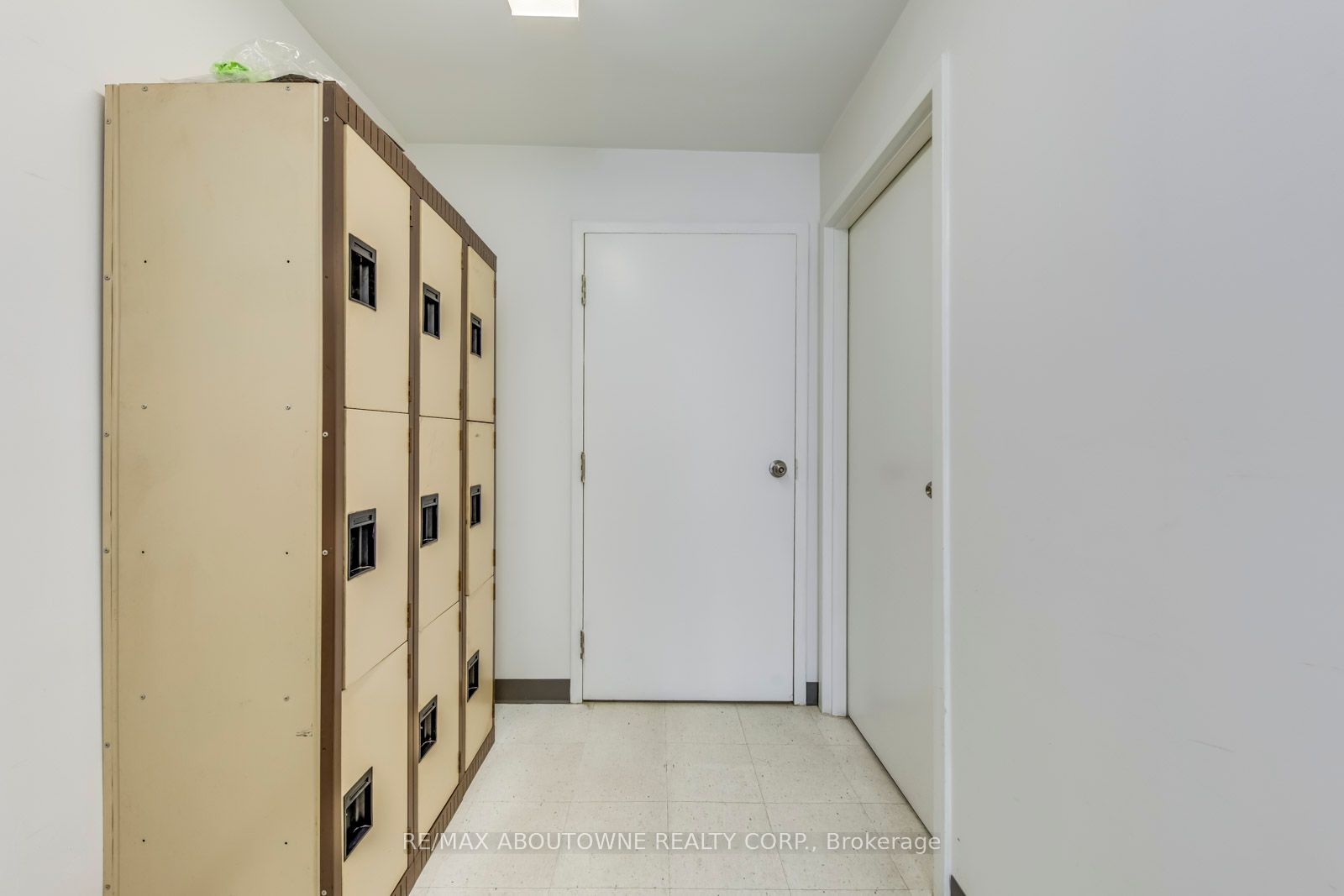 454 Dundas Street W 2-3 Fl Property Photo 8