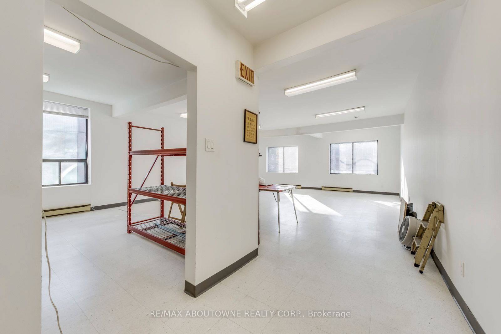 454 Dundas Street W 2-3 Fl Property Photo 10