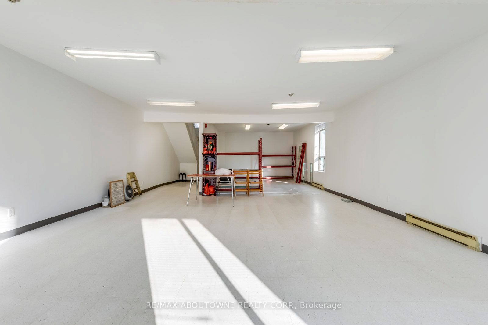 454 Dundas Street W 2-3 Fl Property Photo 14