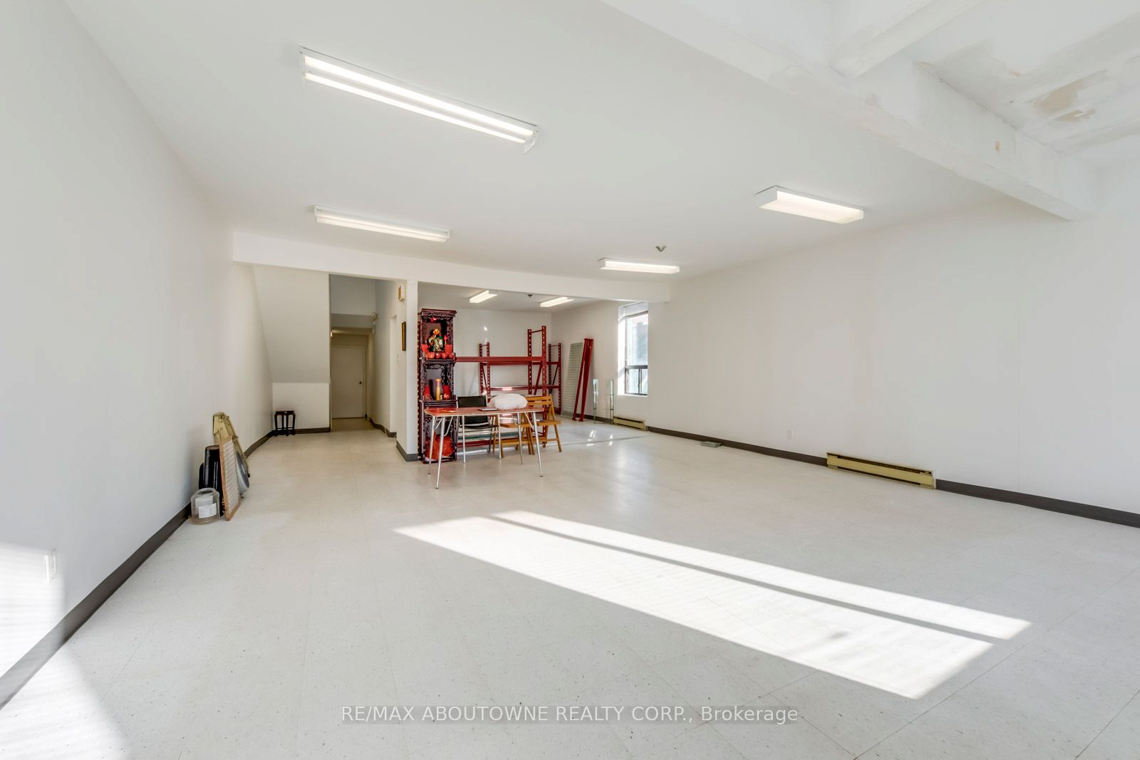 454 Dundas Street W 2-3 Fl Property Photo 15