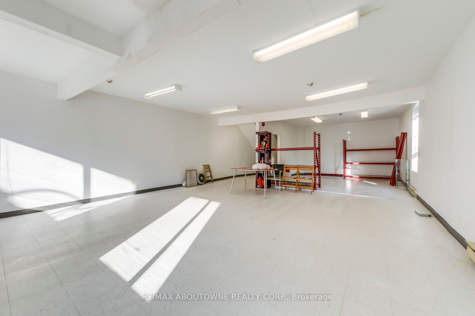 454 Dundas Street W 2-3 Fl Property Photo 16