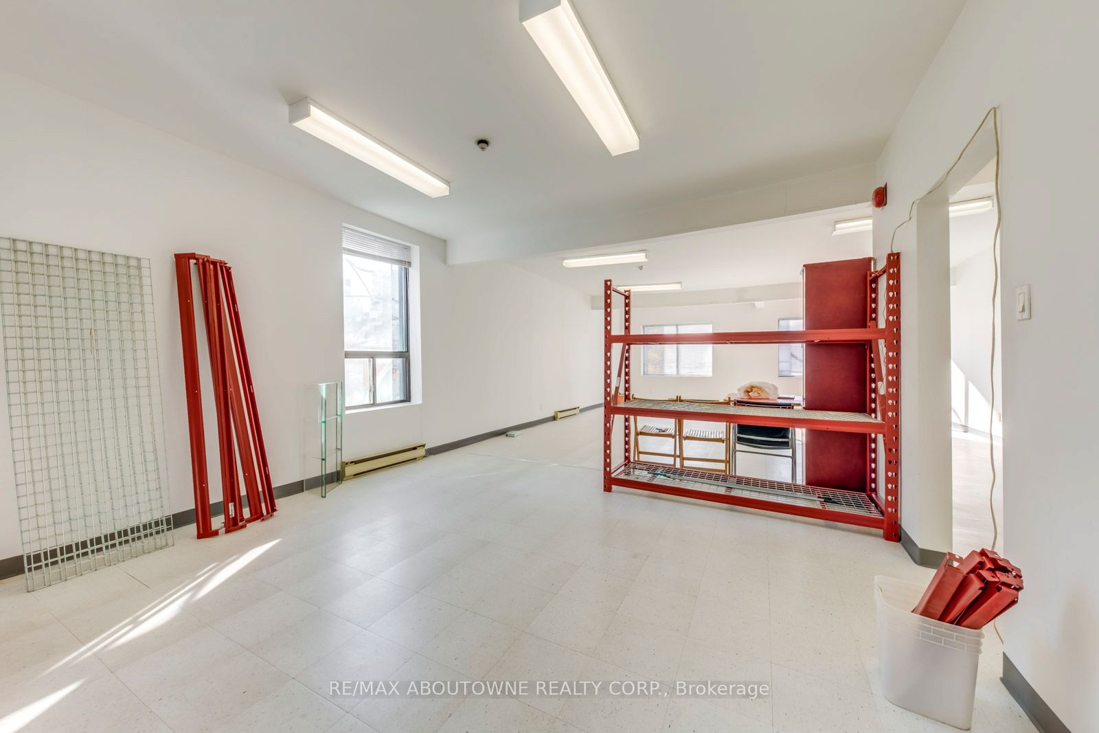 454 Dundas Street W 2-3 Fl Property Photo 19