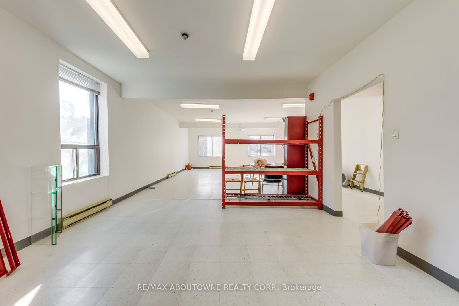 454 Dundas Street W 2-3 Fl Property Photo 20