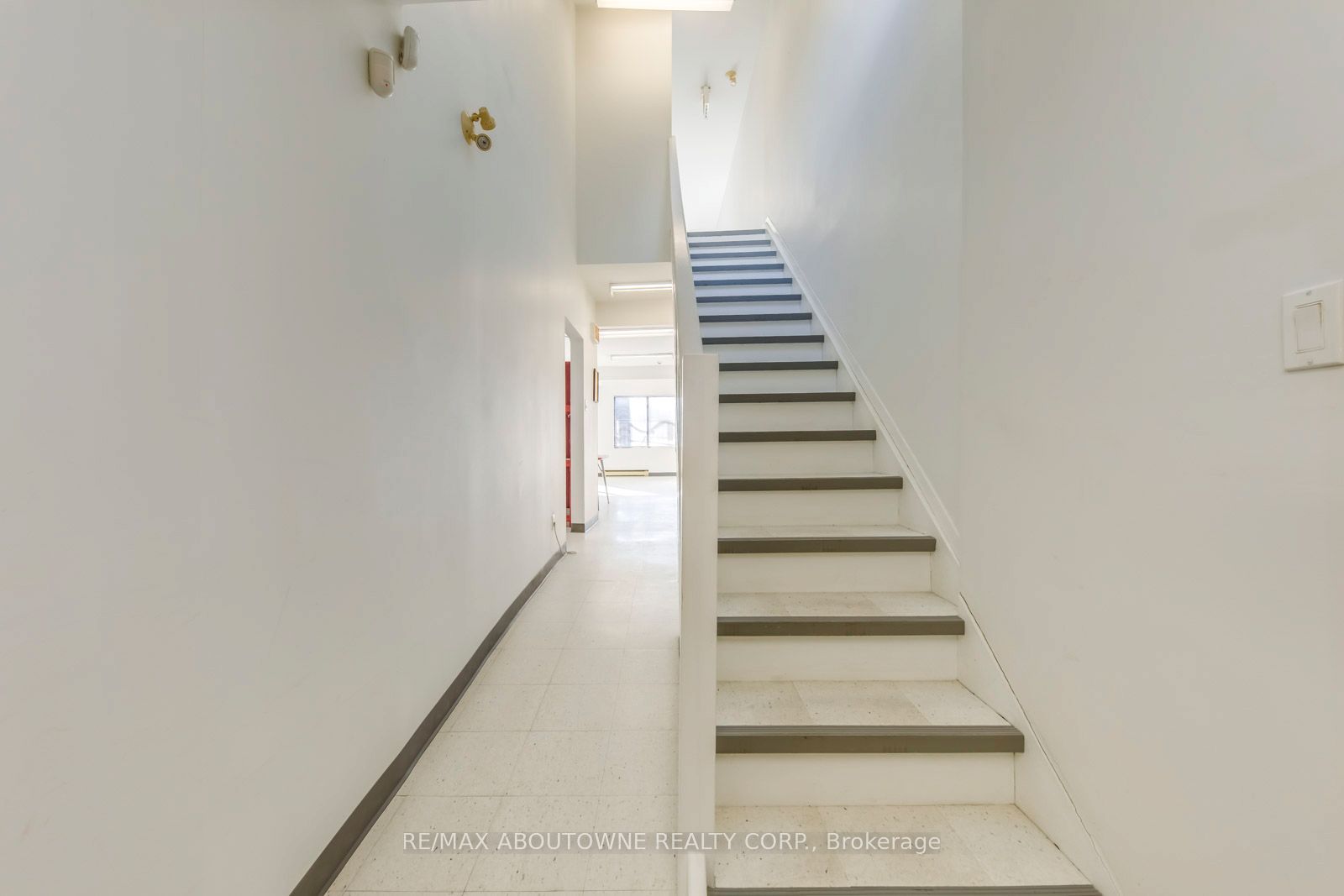 454 Dundas Street W 2-3 Fl Property Photo 21