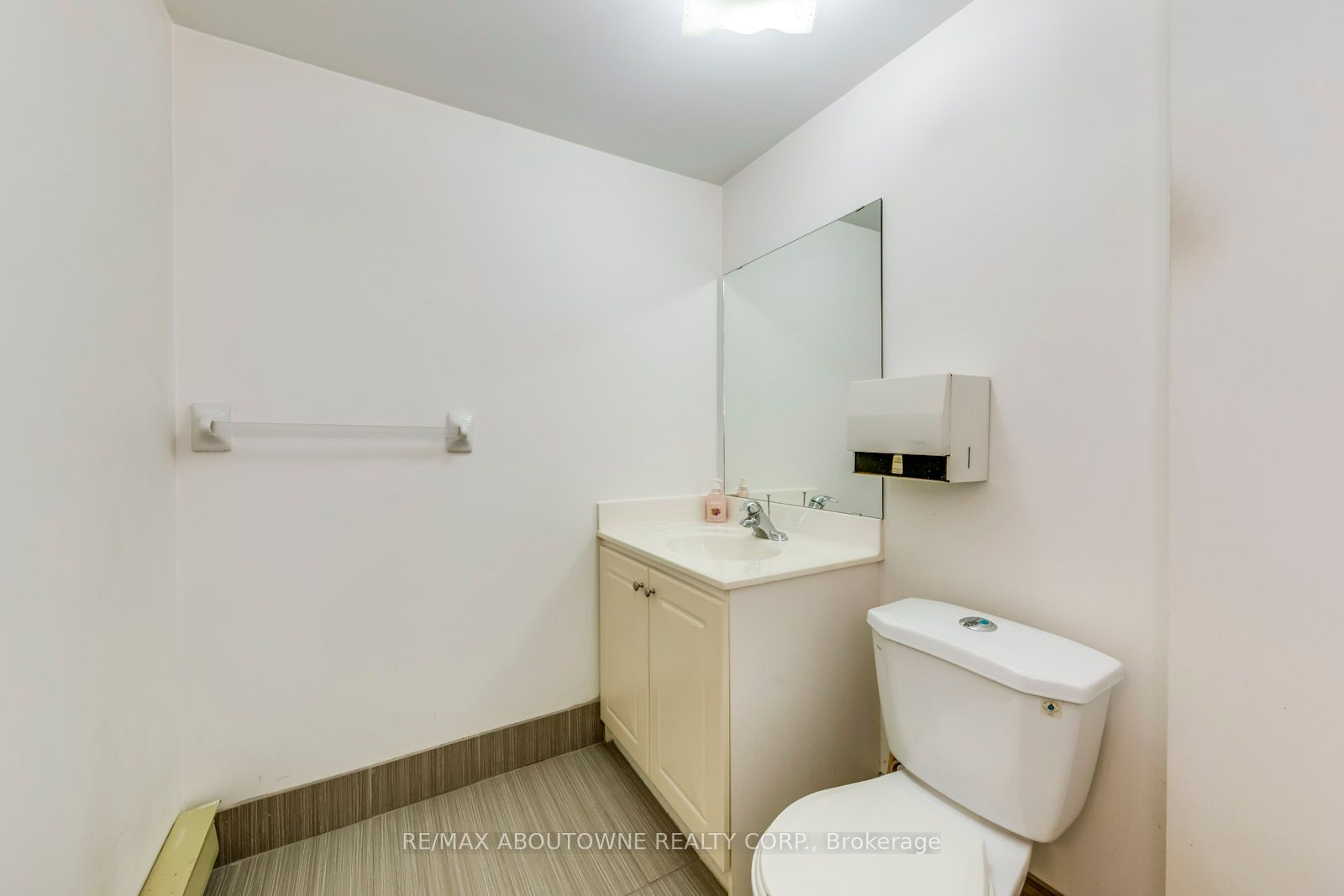 454 Dundas Street W 2-3 Fl Property Photo 22