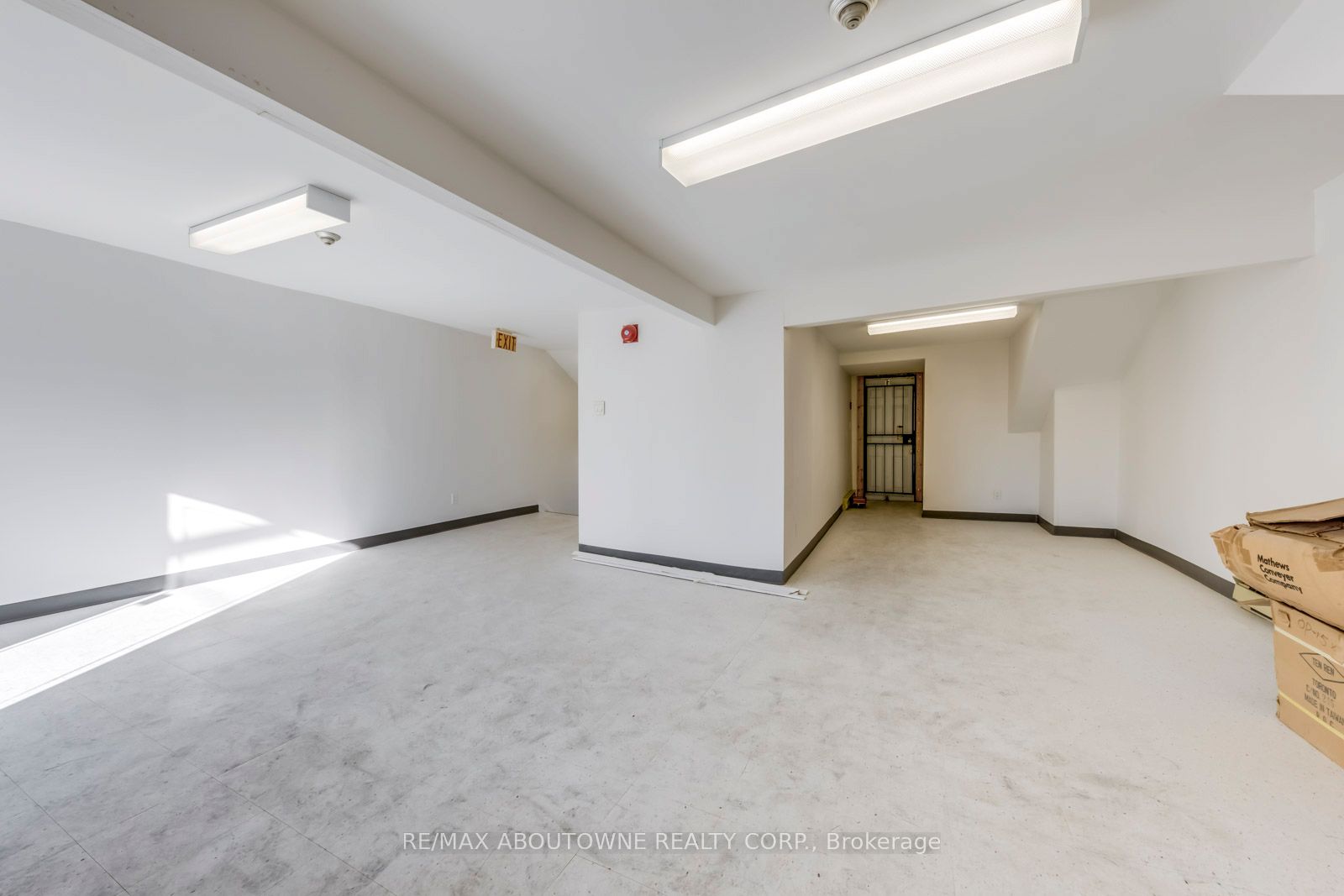 454 Dundas Street W 2-3 Fl Property Photo 27