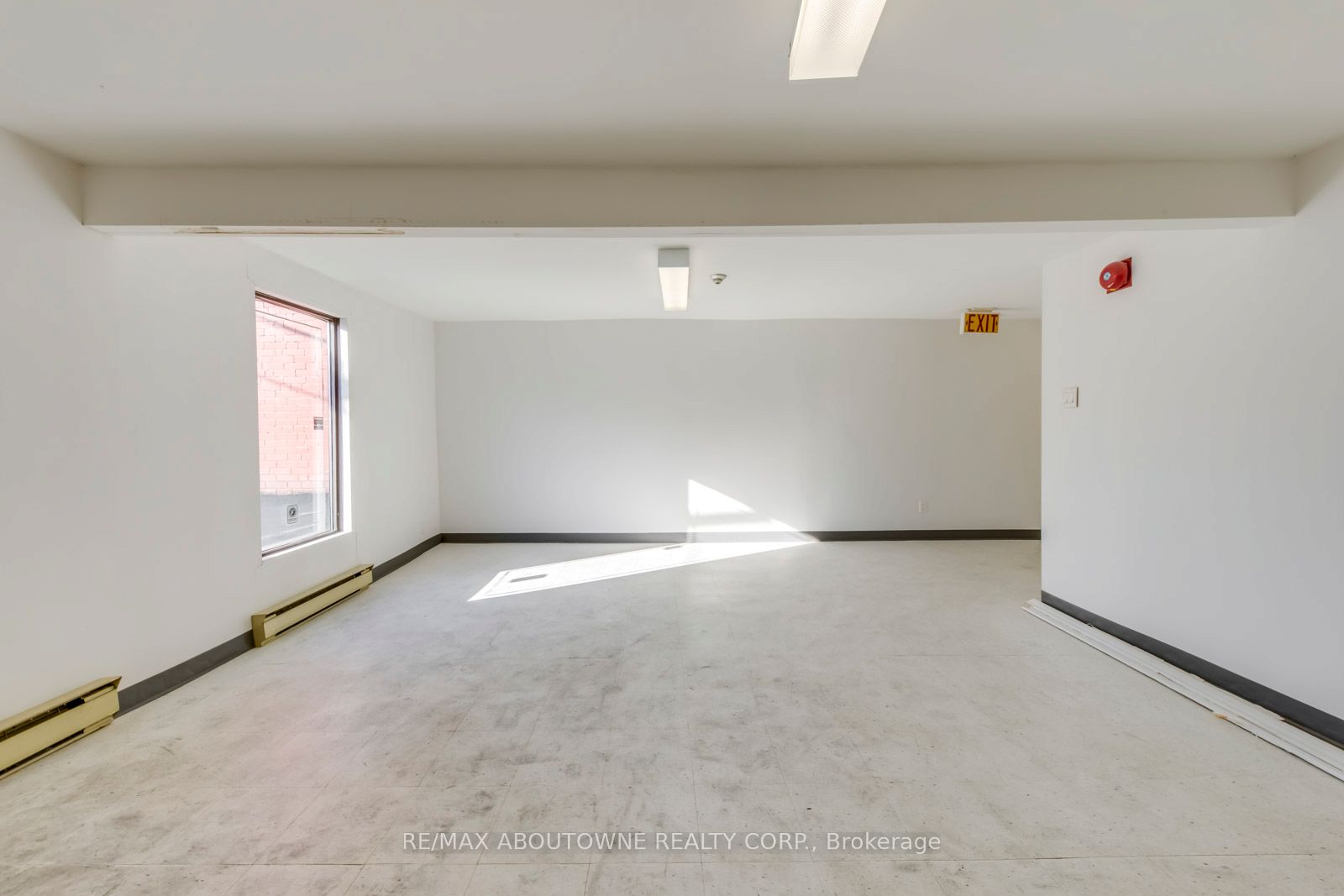 454 Dundas Street W 2-3 Fl Property Photo 28
