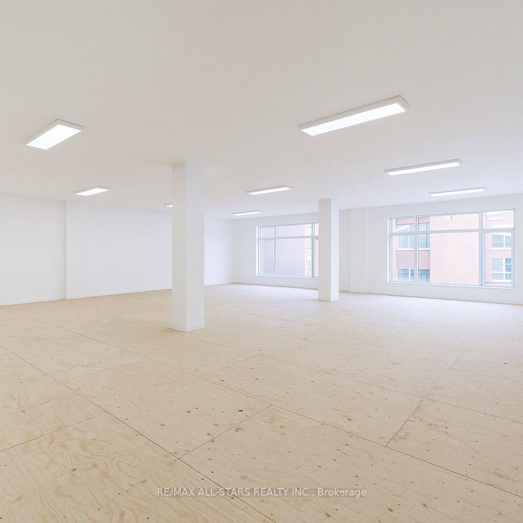 14 Mccaul Street 303 Property Photo 2