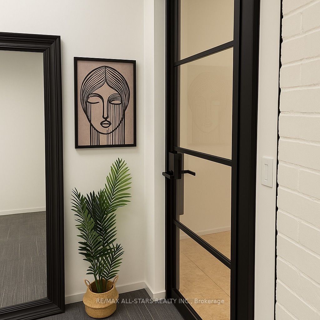 #201 - 14 Mccaul Street Property Photo 3
