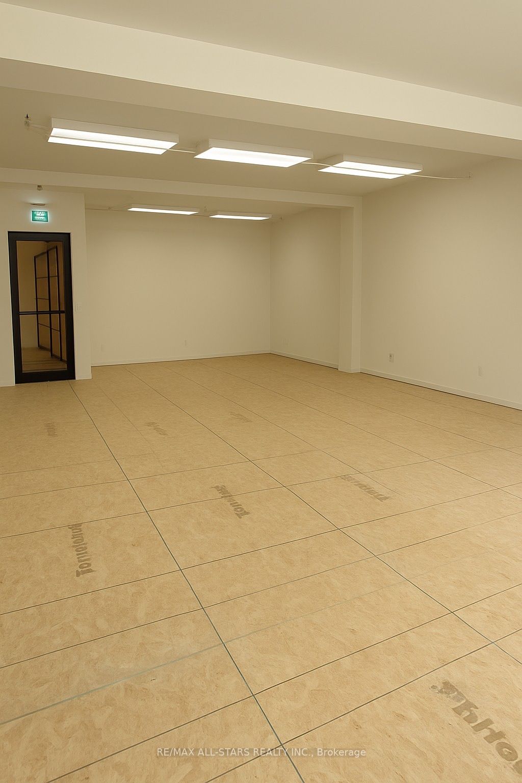#201 - 14 Mccaul Street Property Photo 4