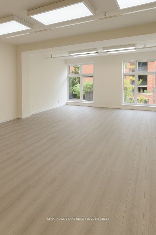 #201 - 14 Mccaul Street Property Photo 5