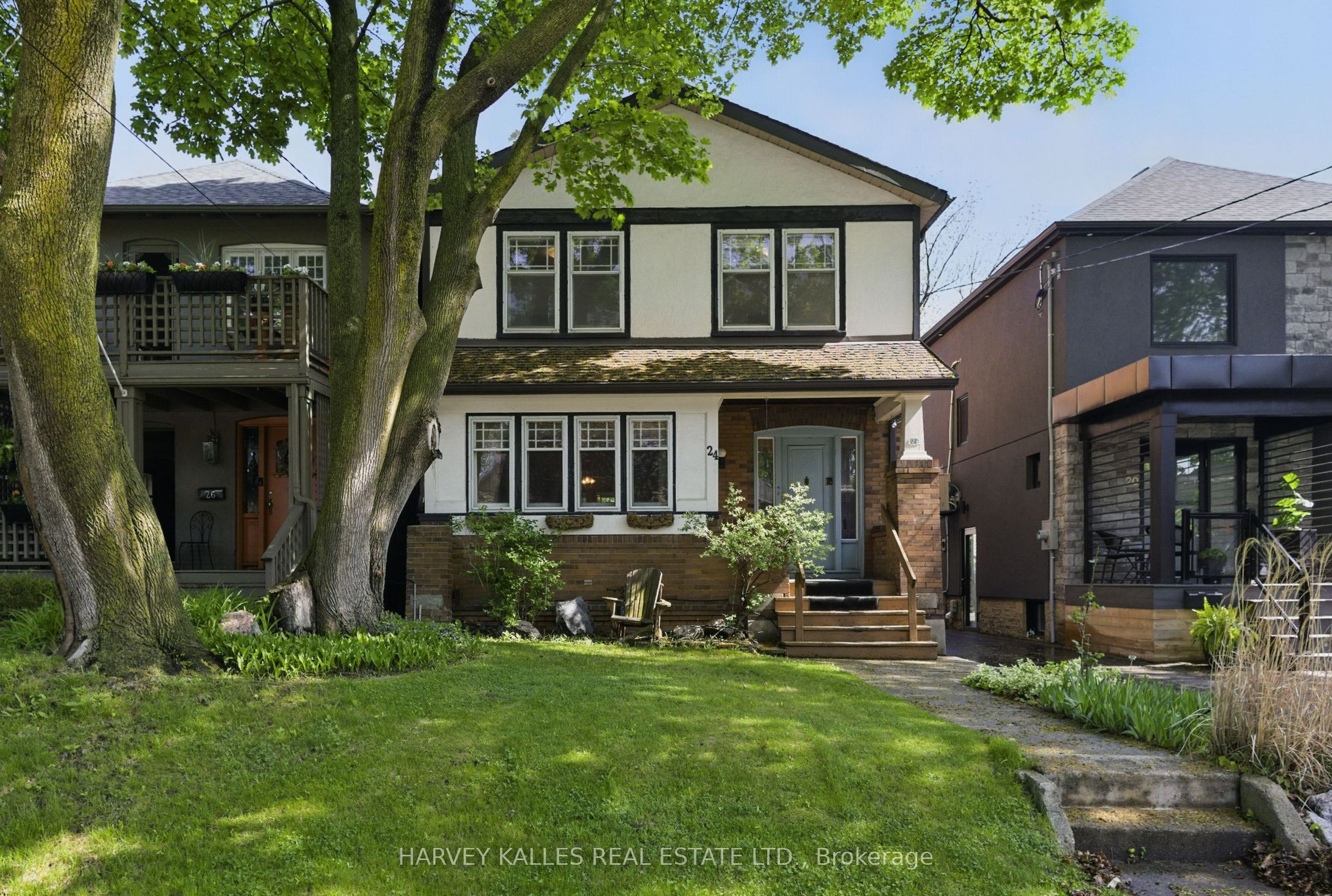 24 Yonge Boulevard Property Photo 1