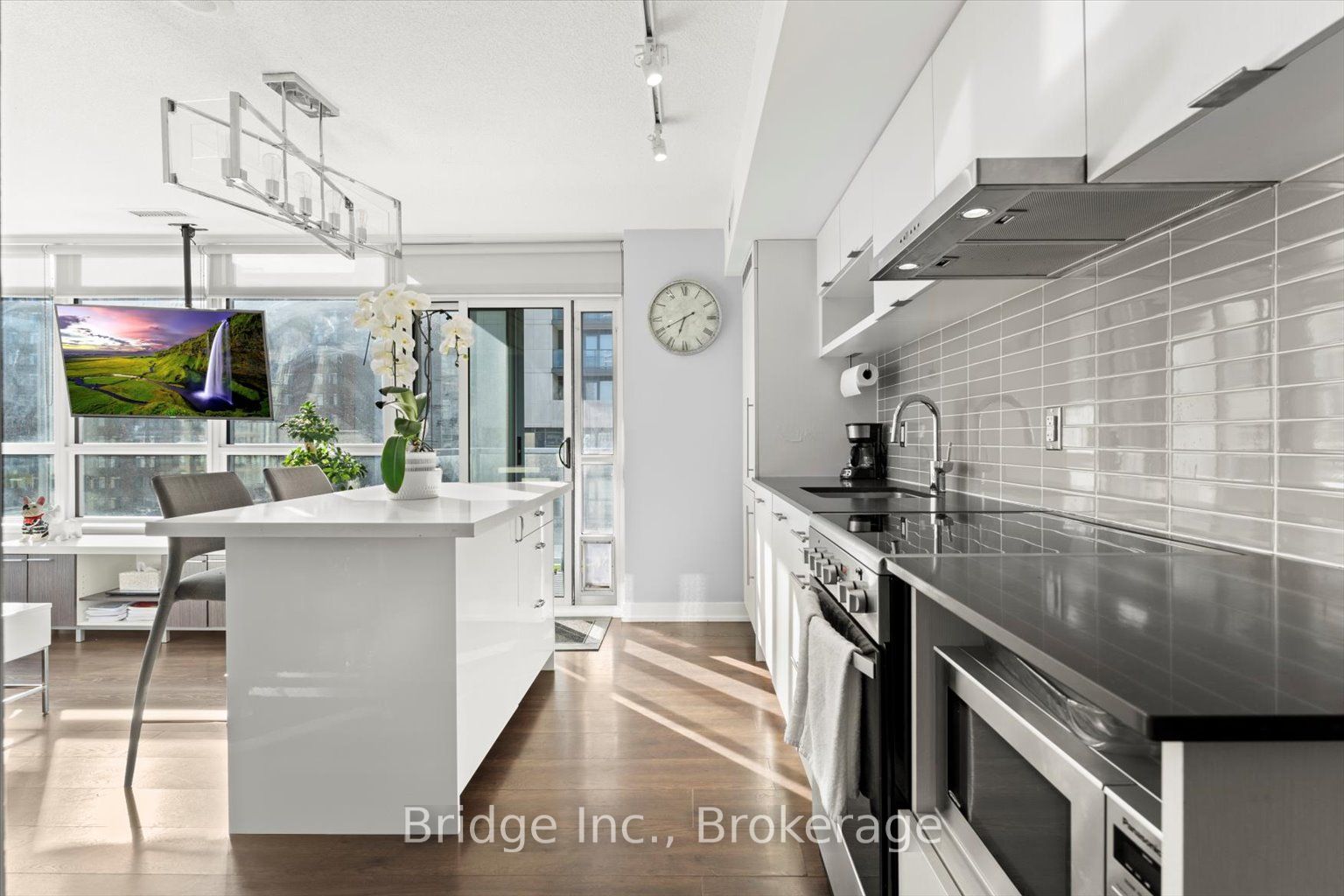 365 Church Street 1410 Property Photo 3