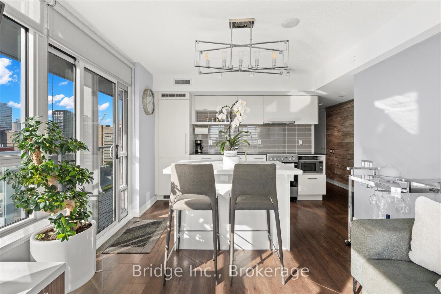 365 Church Street 1410 Property Photo 4