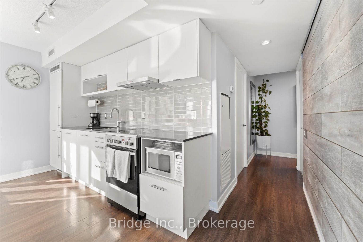 365 Church Street 1410 Property Photo 7