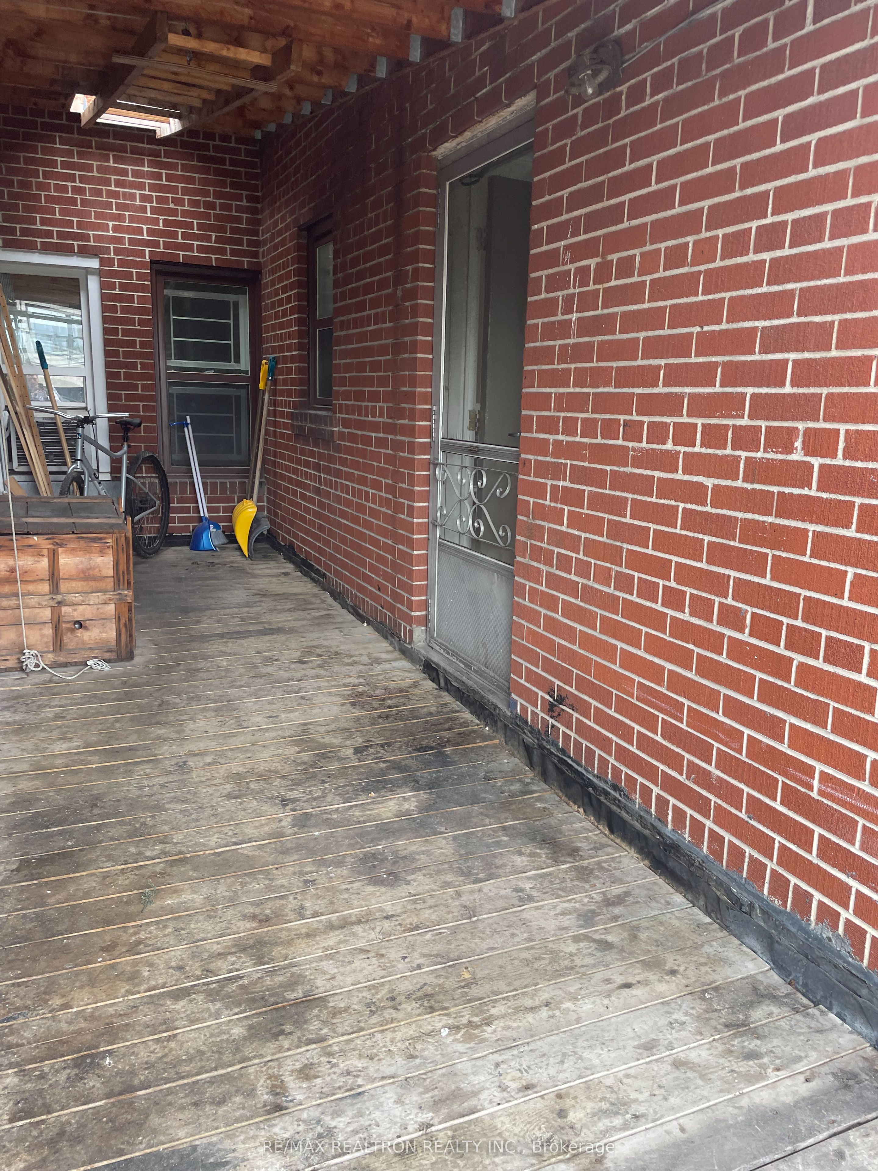 360 Wilson Avenue 2nd Floor Property Photo 3