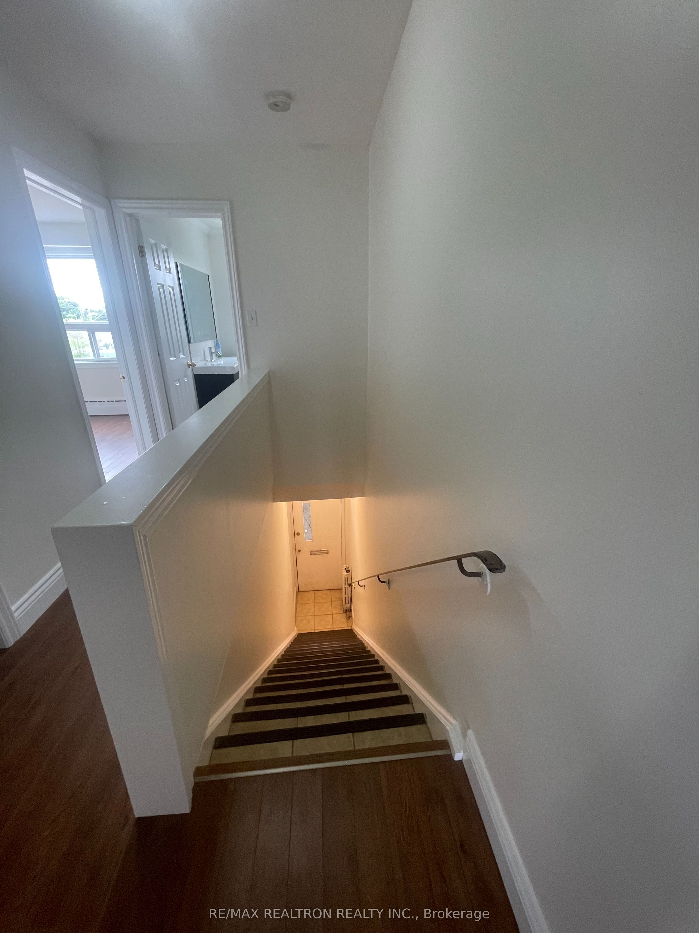 360 Wilson Avenue 2nd Floor Property Photo 5