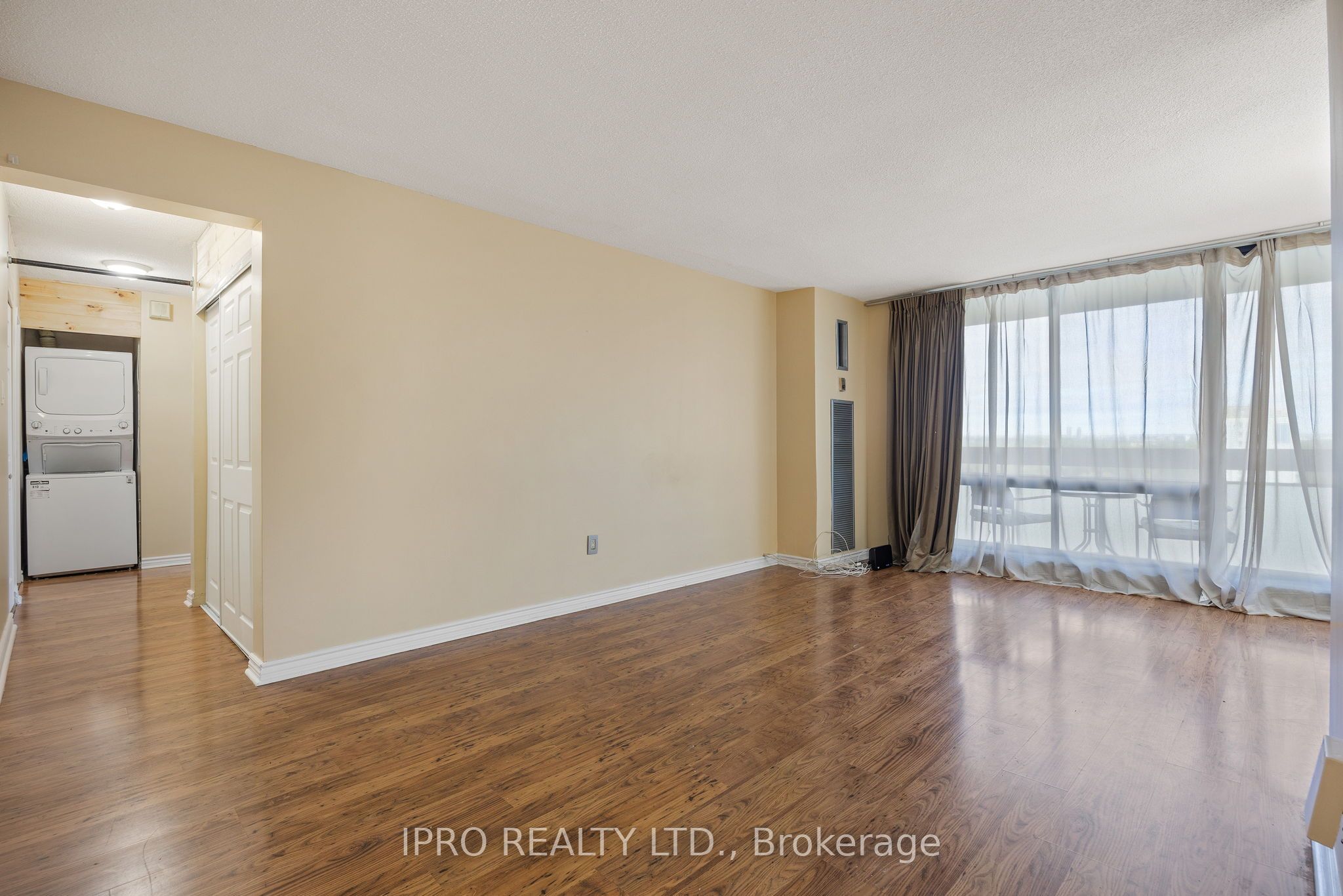 #1203 - 260 Seneca Hill Drive Property Photo 6