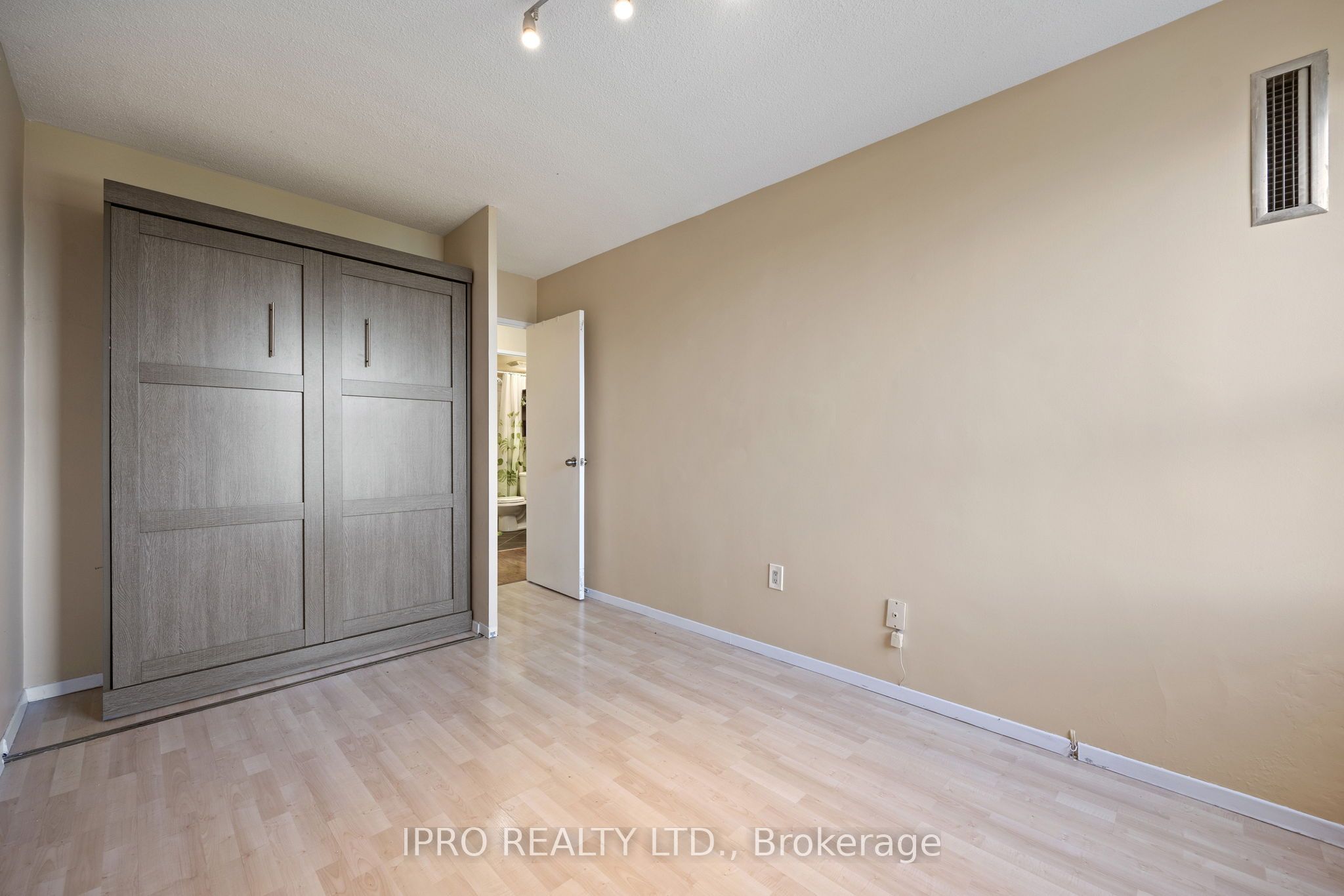 #1203 - 260 Seneca Hill Drive Property Photo 14