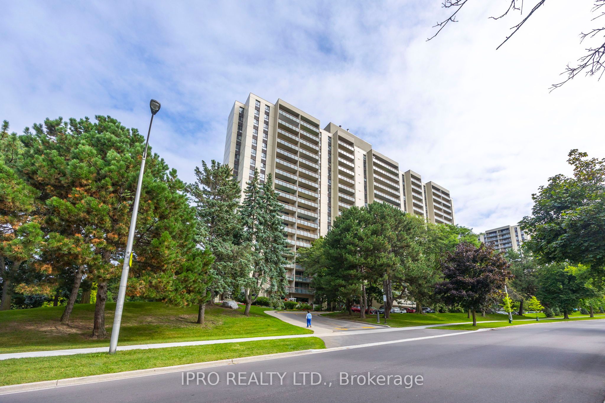 #1203 - 260 Seneca Hill Drive Property Photo 19