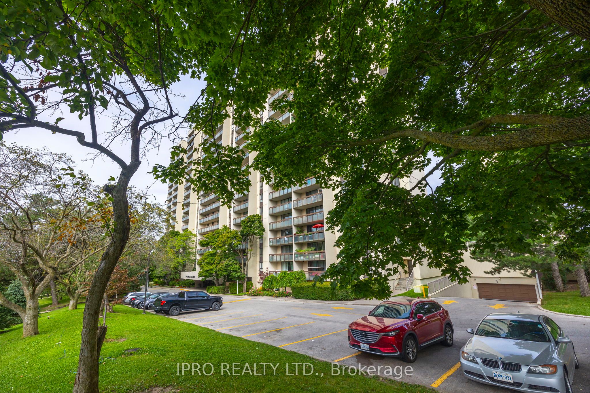 #1203 - 260 Seneca Hill Drive Property Photo 21