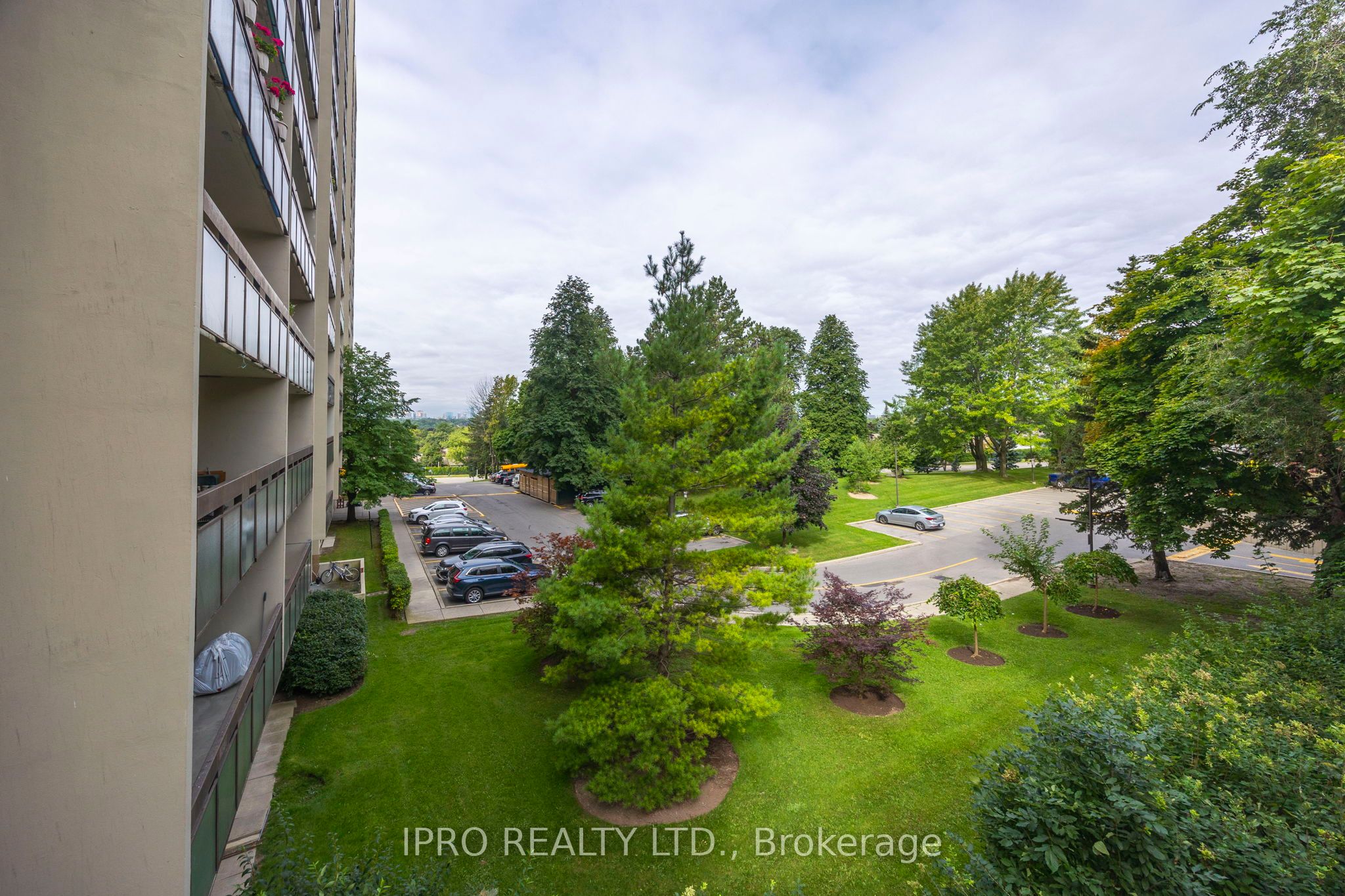 #1203 - 260 Seneca Hill Drive Property Photo 22