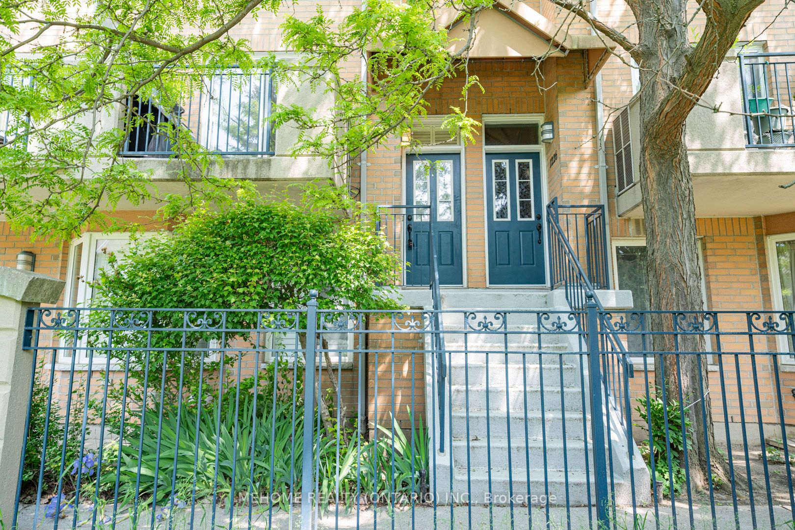 #1227 - 28 Sommerset Way Property Photo 1