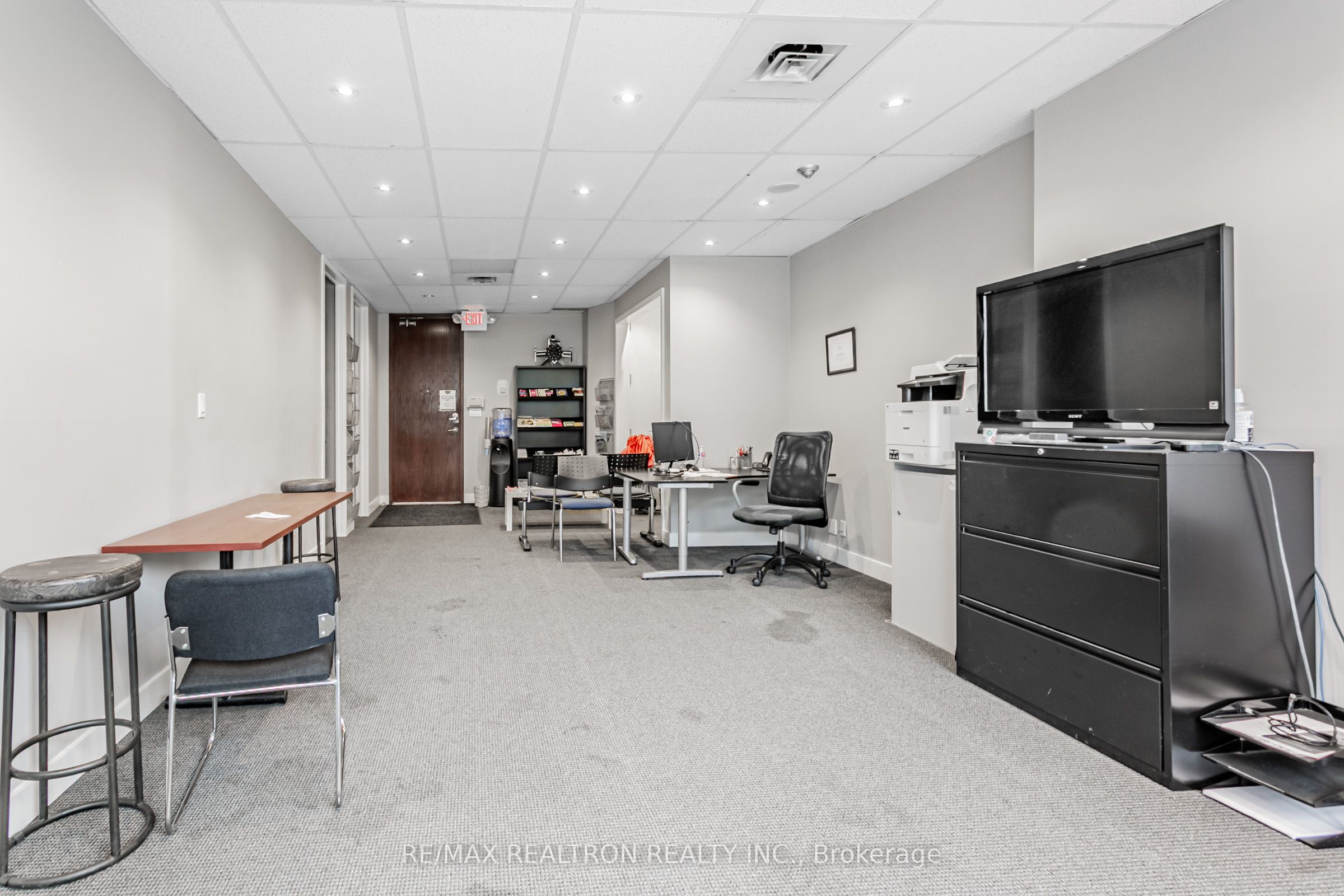 120 Carlton Street 201 Property Photo 17